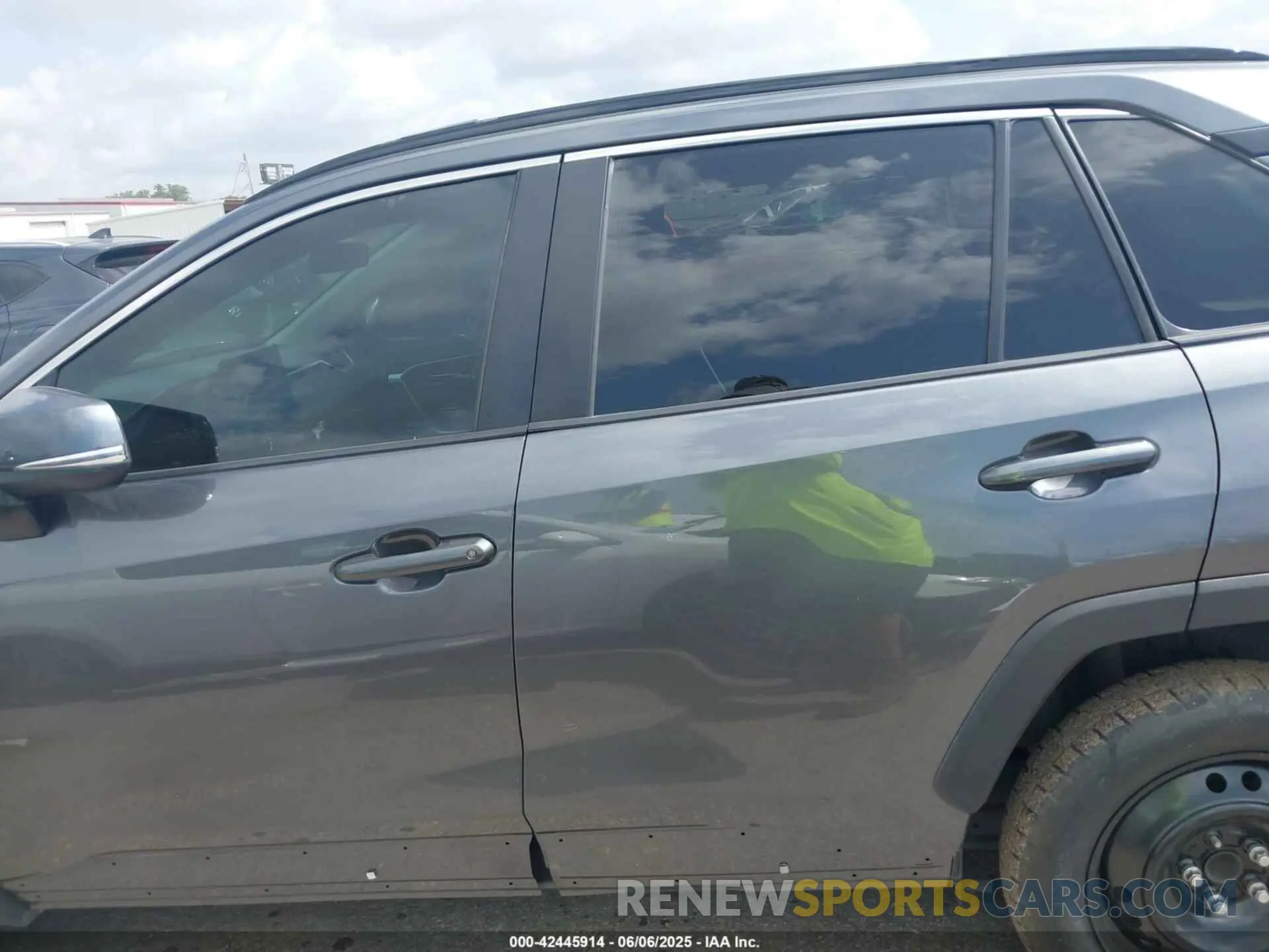14 Photograph of a damaged car 2T3W1RFV3MC096515 TOYOTA RAV4 2021