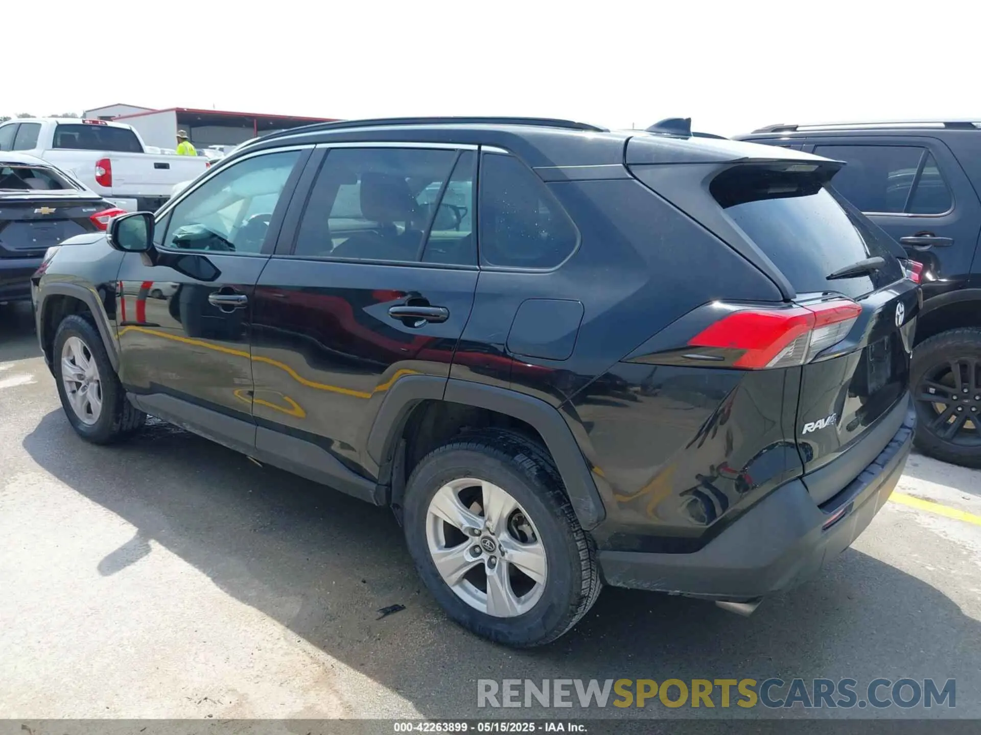 3 Photograph of a damaged car 2T3W1RFV3MC097504 TOYOTA RAV4 2021