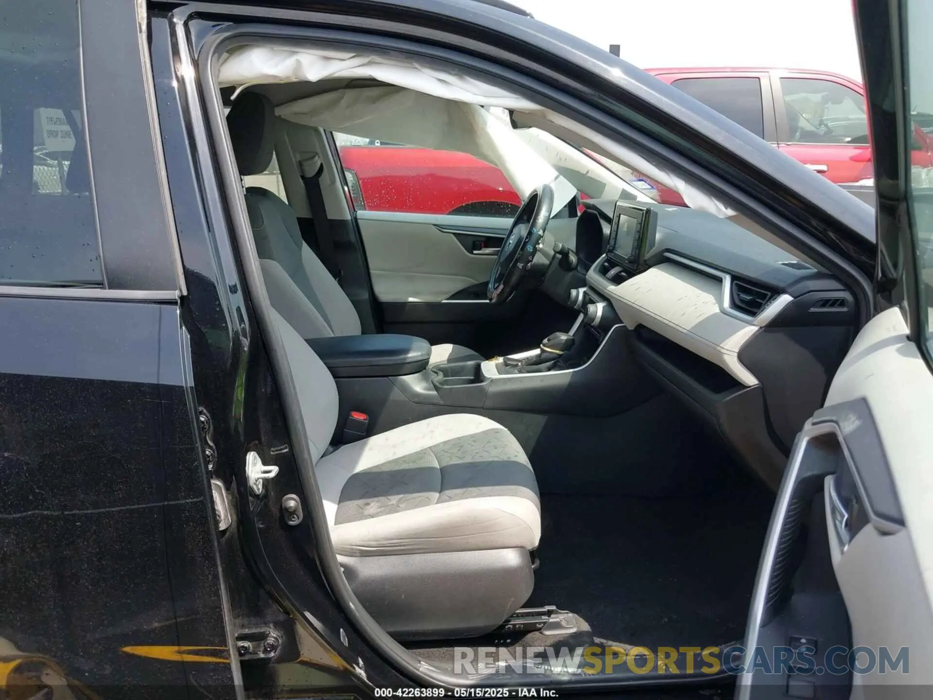 5 Photograph of a damaged car 2T3W1RFV3MC097504 TOYOTA RAV4 2021