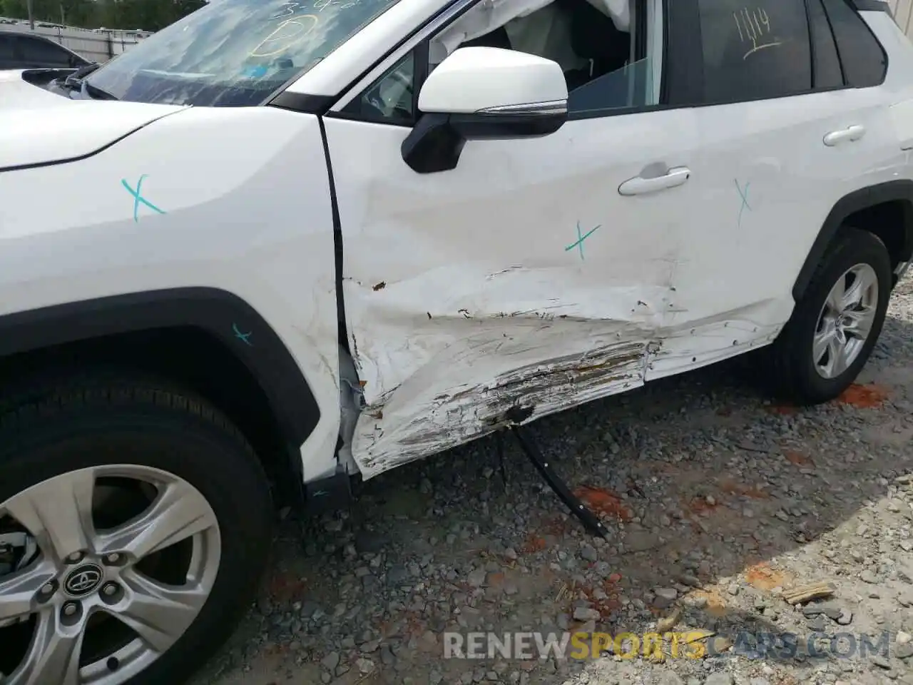 9 Photograph of a damaged car 2T3W1RFV3MC098393 TOYOTA RAV4 2021