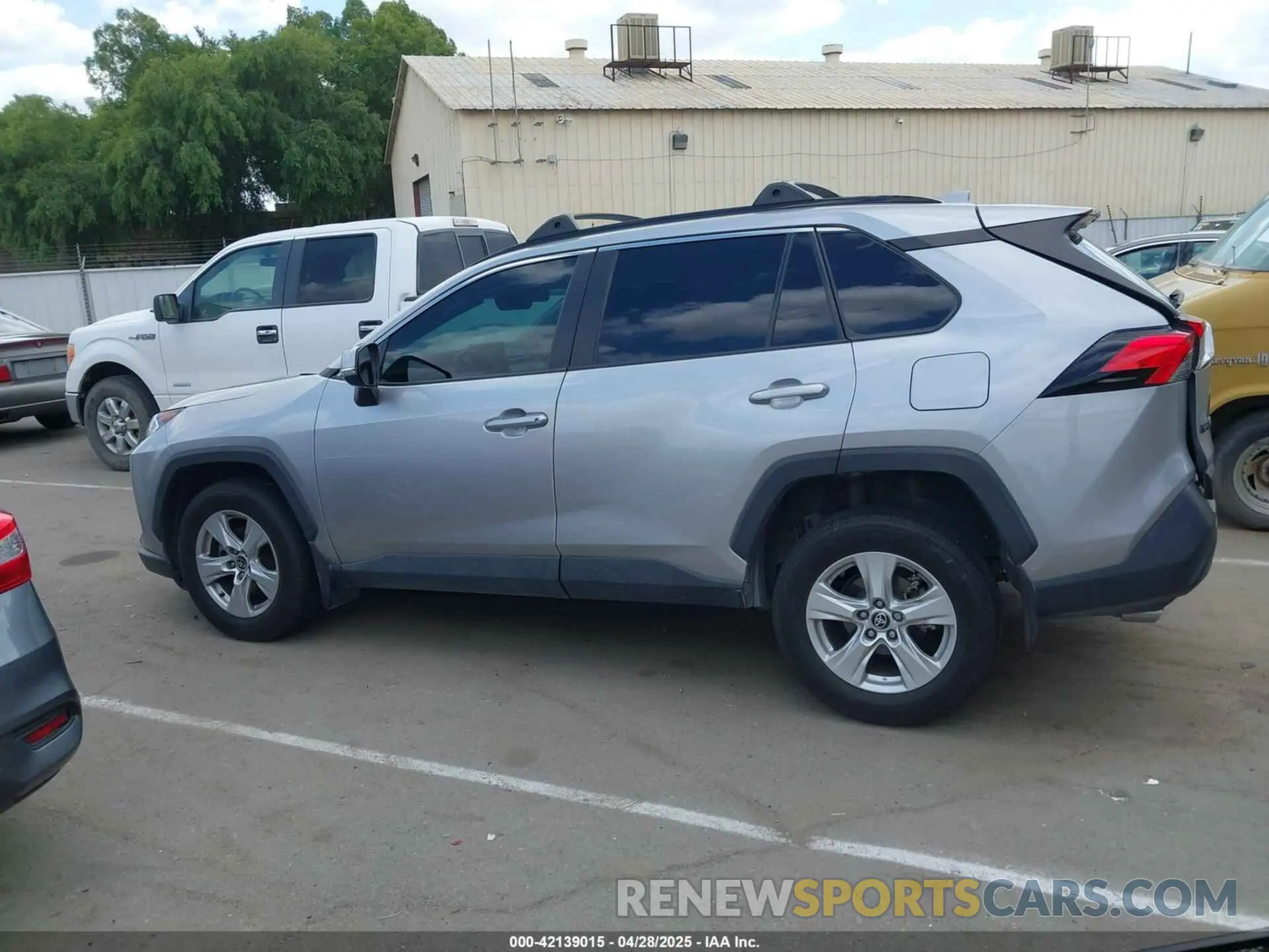 14 Photograph of a damaged car 2T3W1RFV3MC142277 TOYOTA RAV4 2021