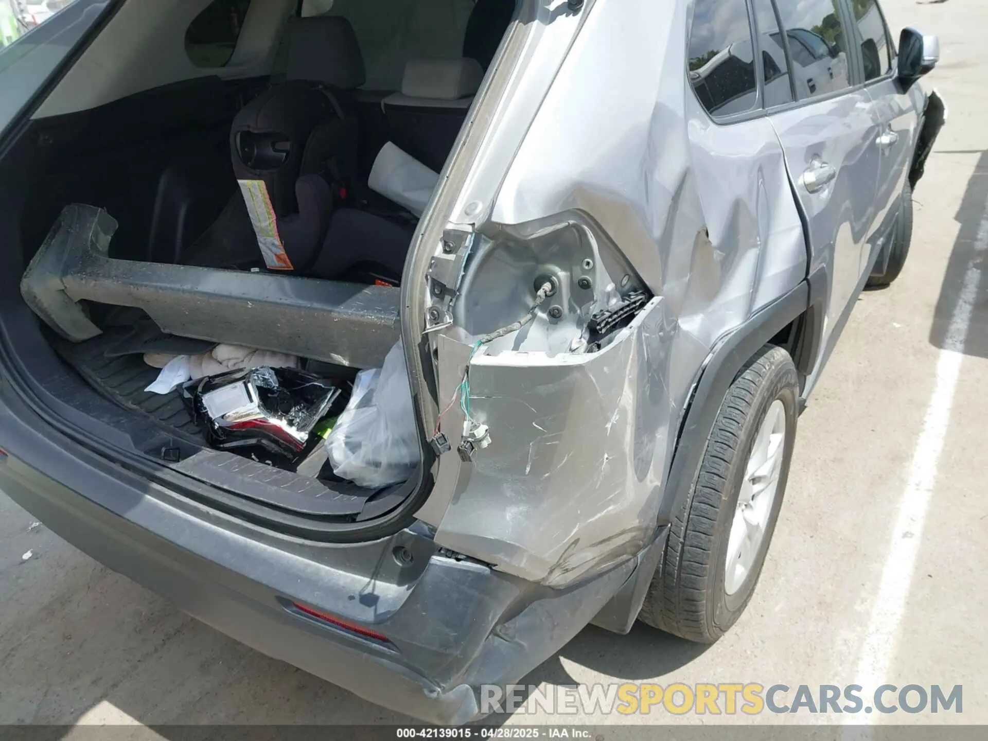 20 Photograph of a damaged car 2T3W1RFV3MC142277 TOYOTA RAV4 2021