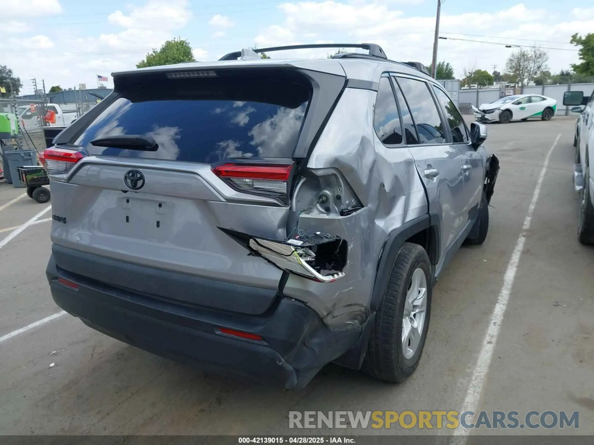 4 Photograph of a damaged car 2T3W1RFV3MC142277 TOYOTA RAV4 2021