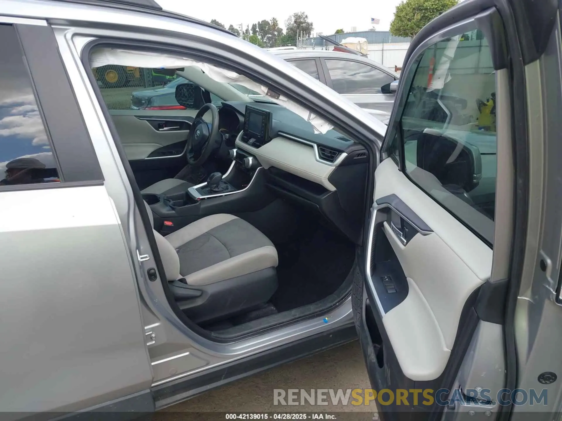 5 Photograph of a damaged car 2T3W1RFV3MC142277 TOYOTA RAV4 2021