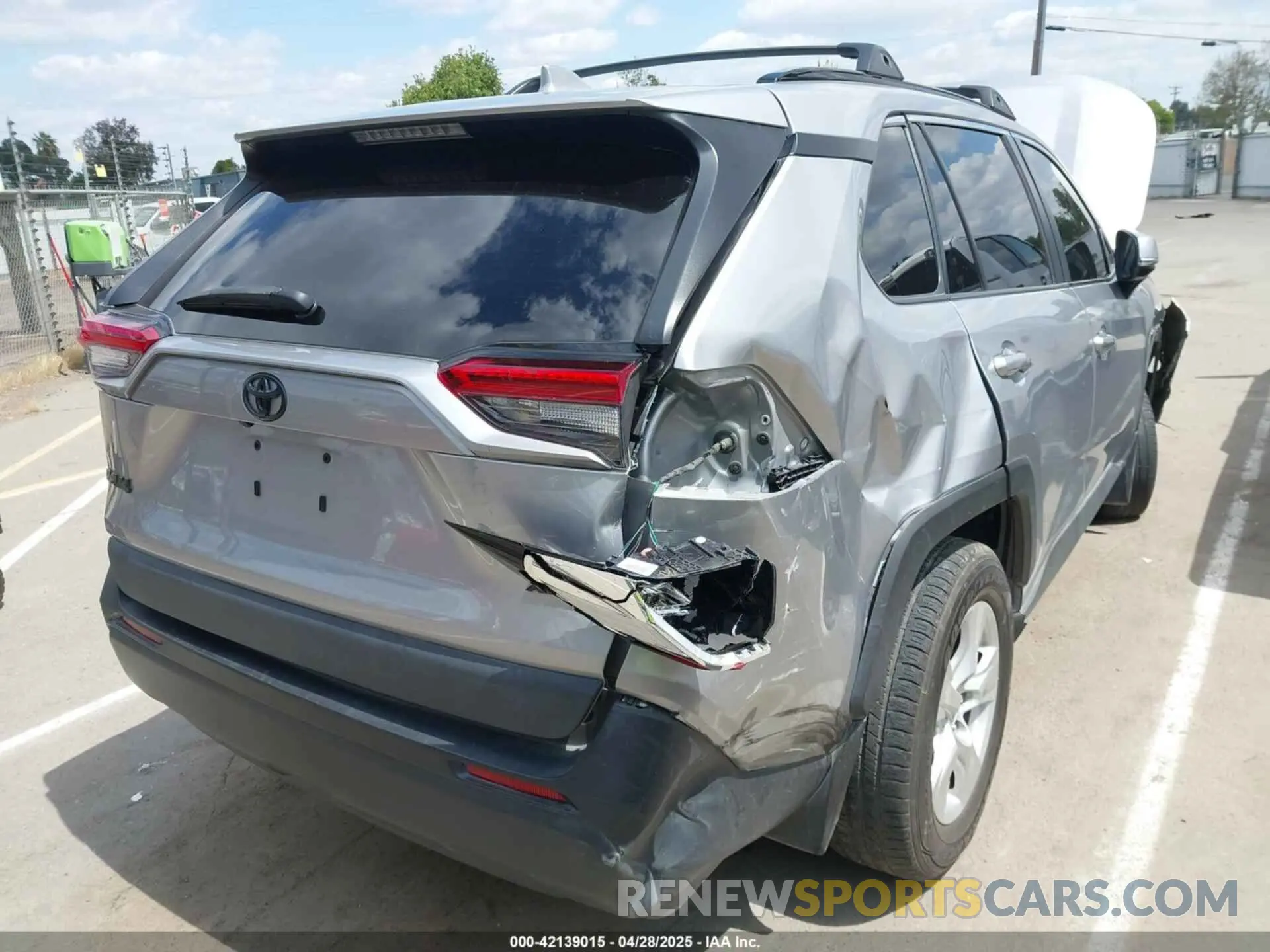 6 Photograph of a damaged car 2T3W1RFV3MC142277 TOYOTA RAV4 2021