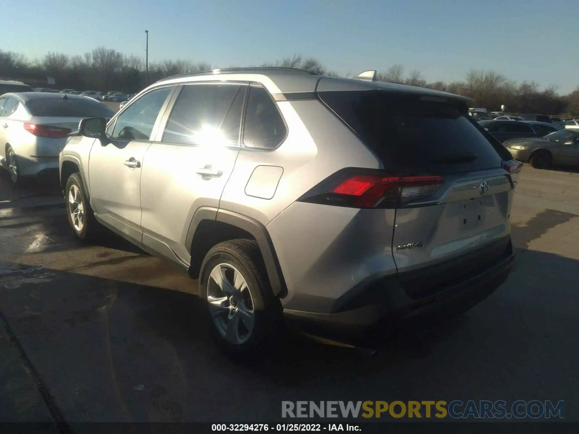 3 Photograph of a damaged car 2T3W1RFV3MW105907 TOYOTA RAV4 2021