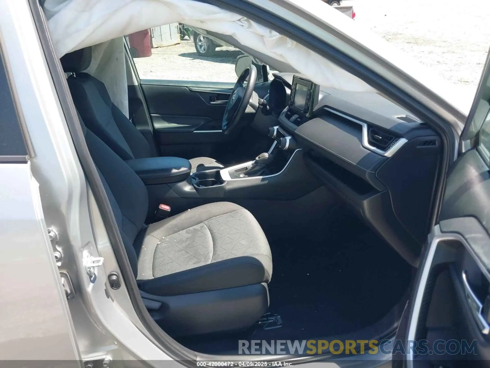 5 Photograph of a damaged car 2T3W1RFV3MW118558 TOYOTA RAV4 2021