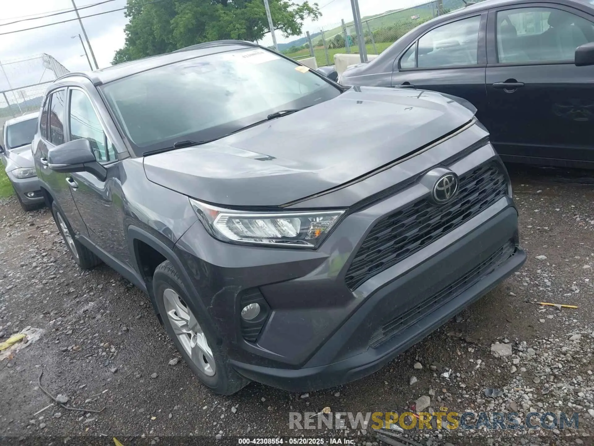 1 Photograph of a damaged car 2T3W1RFV3MW128216 TOYOTA RAV4 2021