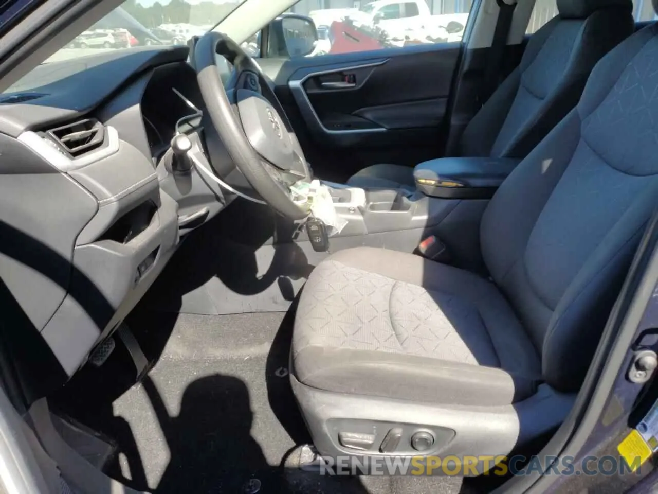 7 Photograph of a damaged car 2T3W1RFV3MW175956 TOYOTA RAV4 2021