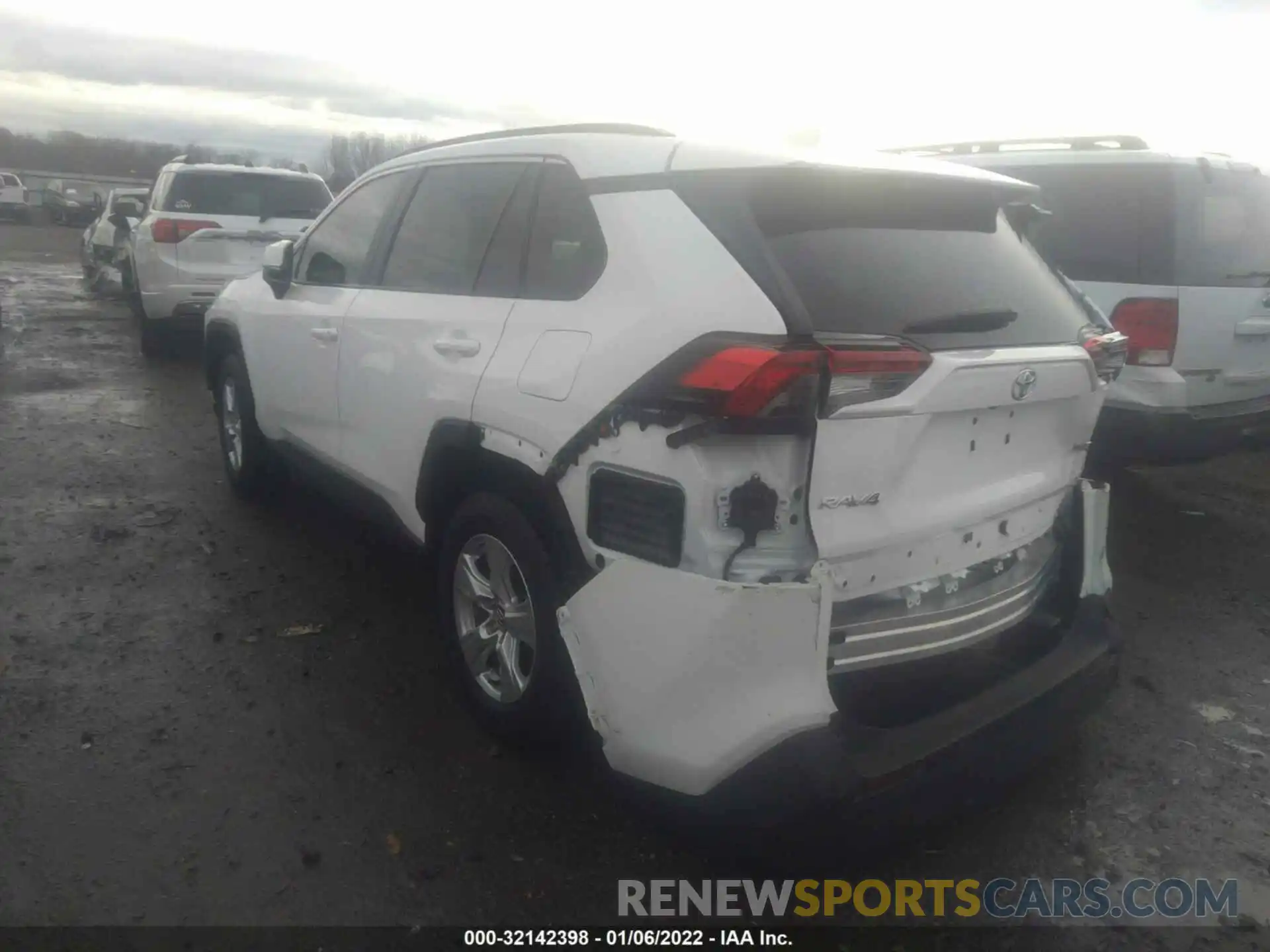 3 Photograph of a damaged car 2T3W1RFV4MC086480 TOYOTA RAV4 2021