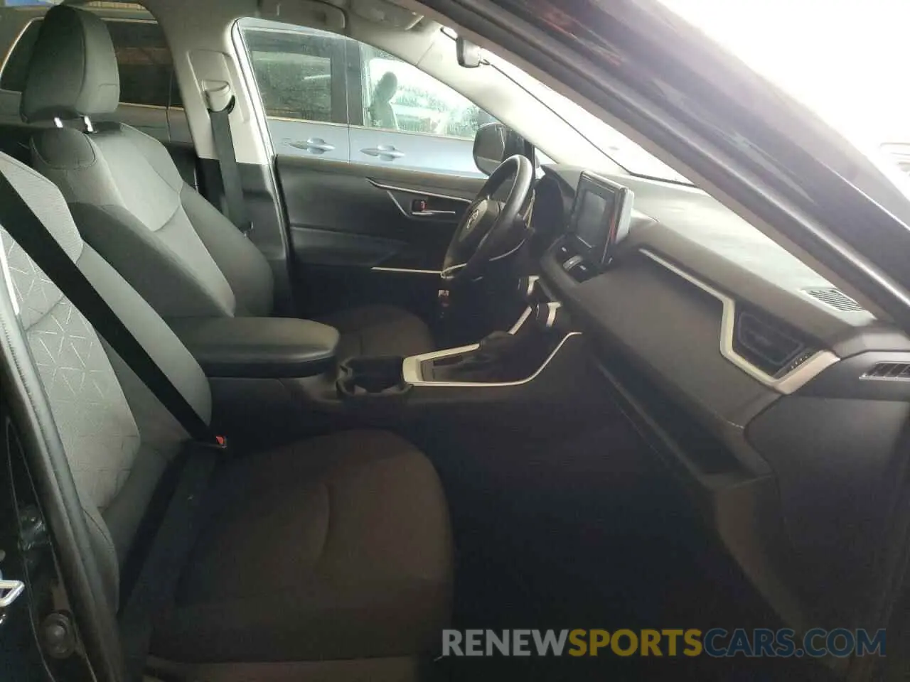 5 Photograph of a damaged car 2T3W1RFV4MC088648 TOYOTA RAV4 2021