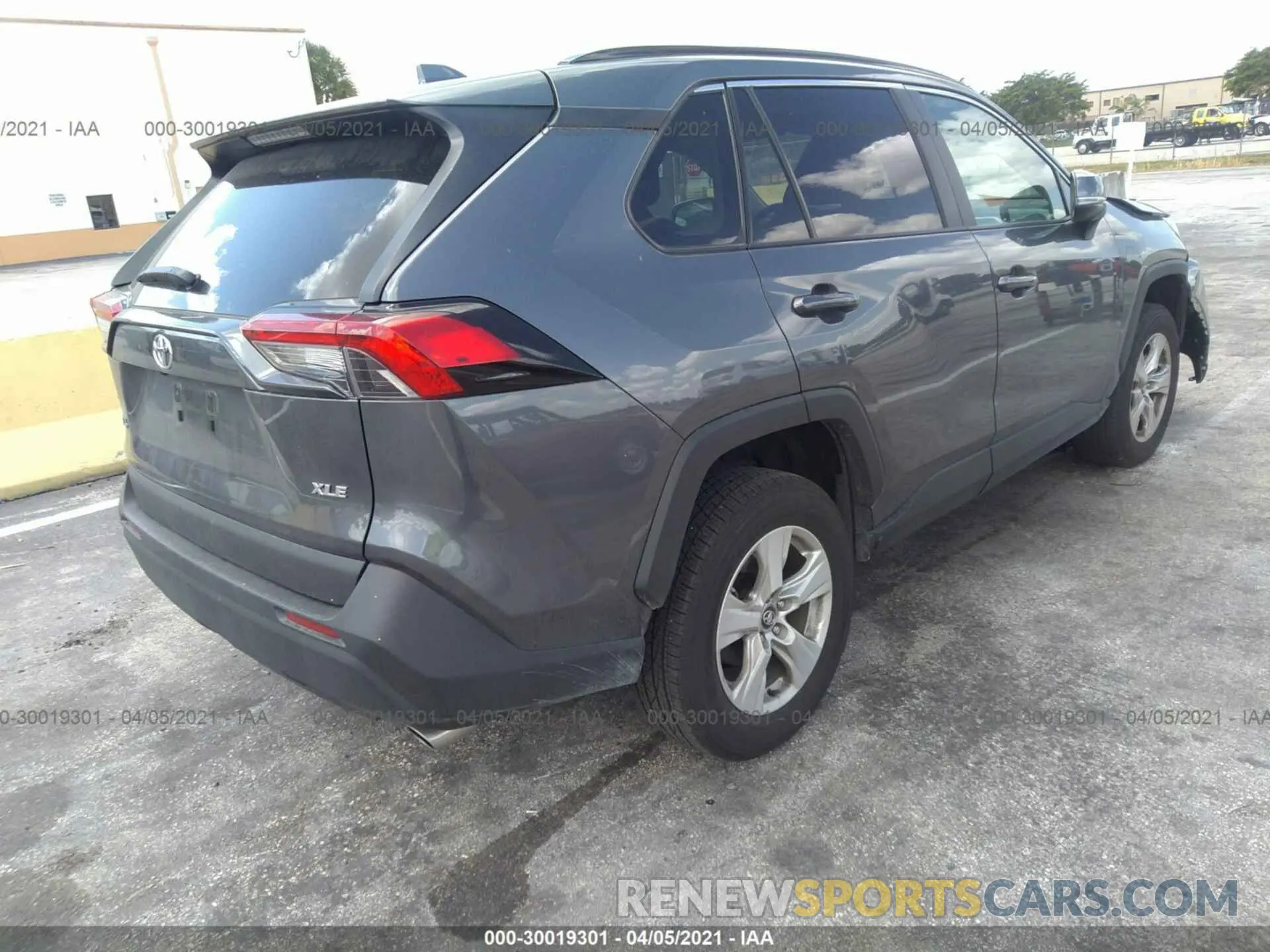 4 Photograph of a damaged car 2T3W1RFV4MC101611 TOYOTA RAV4 2021