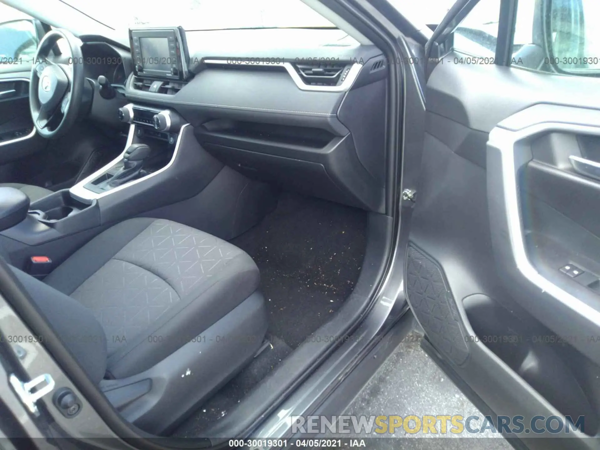 5 Photograph of a damaged car 2T3W1RFV4MC101611 TOYOTA RAV4 2021