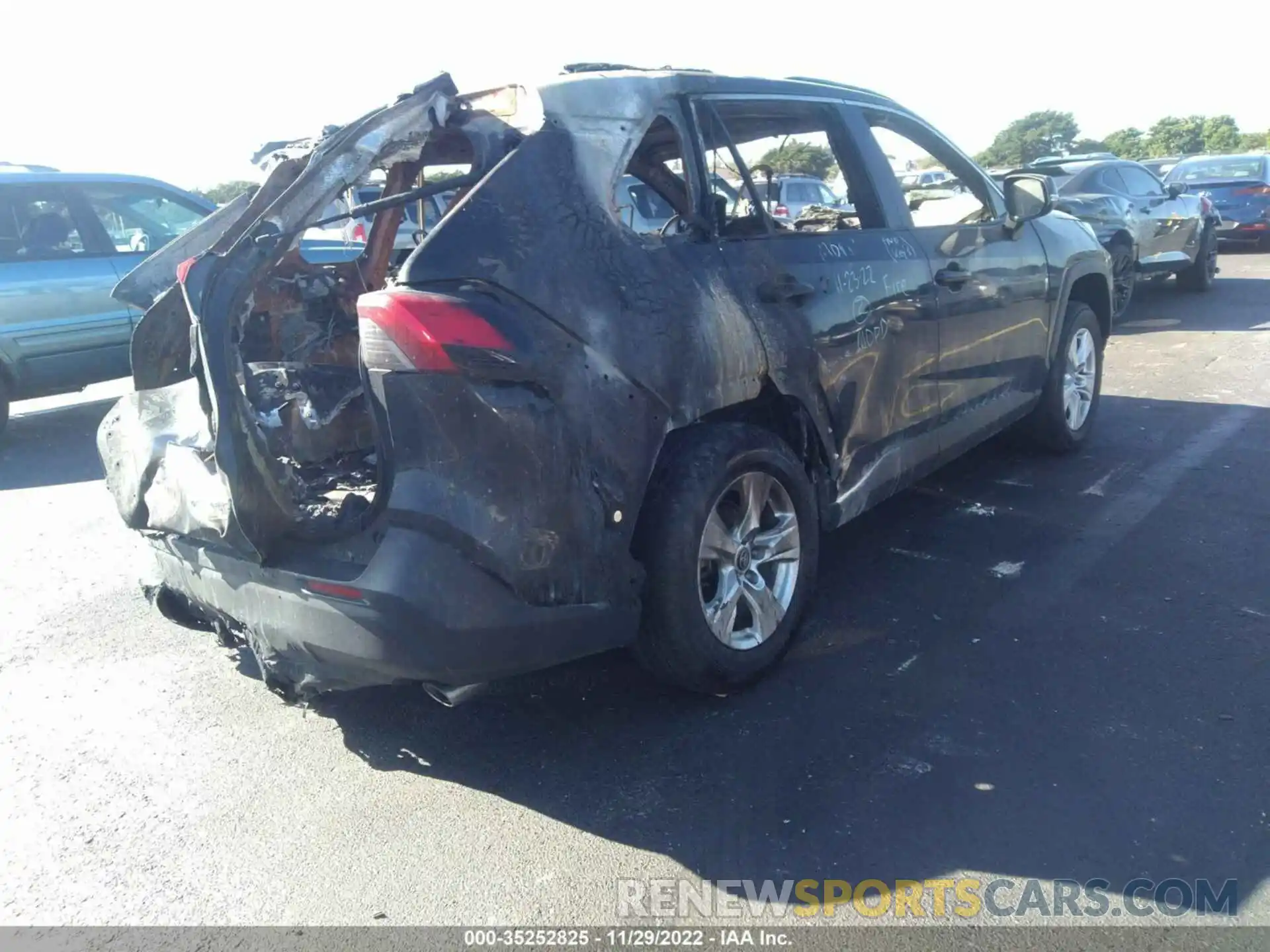 4 Photograph of a damaged car 2T3W1RFV4MC102760 TOYOTA RAV4 2021