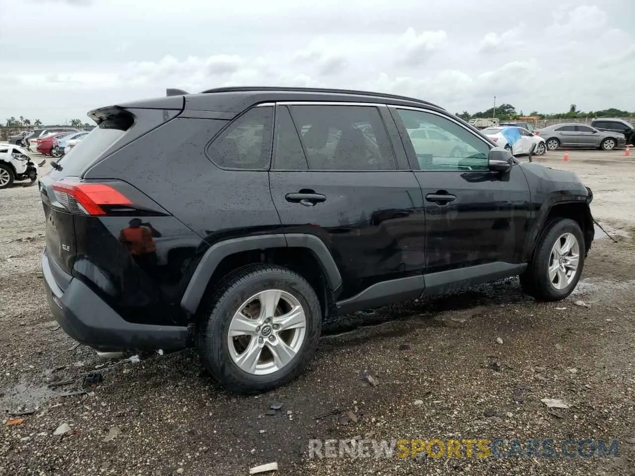 3 Photograph of a damaged car 2T3W1RFV4MC102970 TOYOTA RAV4 2021