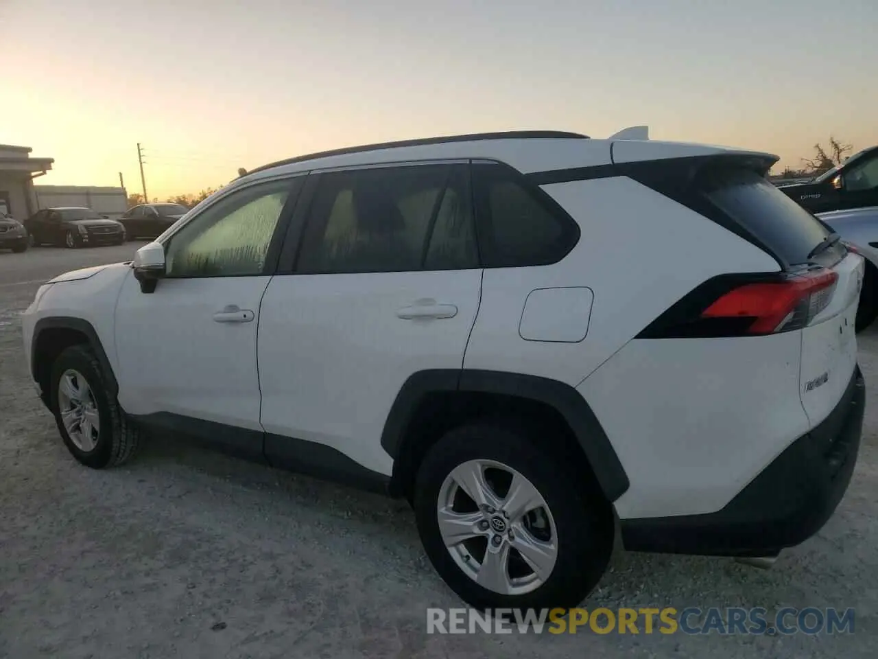2 Photograph of a damaged car 2T3W1RFV4MC105500 TOYOTA RAV4 2021