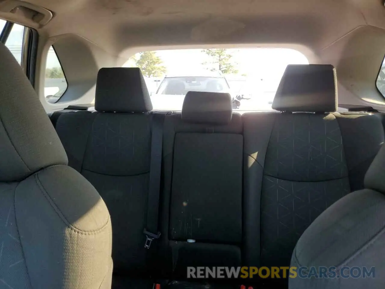 10 Photograph of a damaged car 2T3W1RFV4MC108512 TOYOTA RAV4 2021
