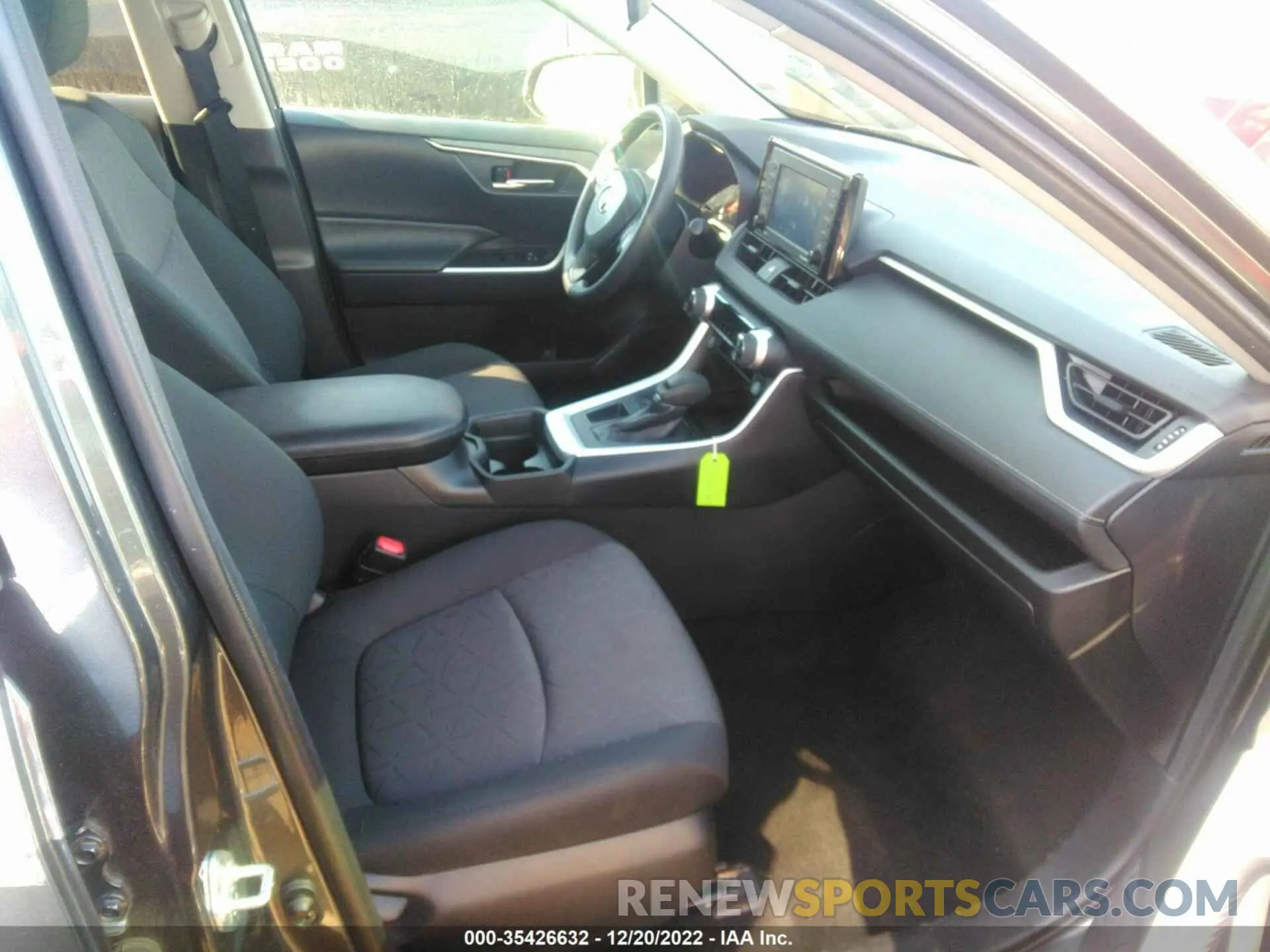 5 Photograph of a damaged car 2T3W1RFV4MC111023 TOYOTA RAV4 2021