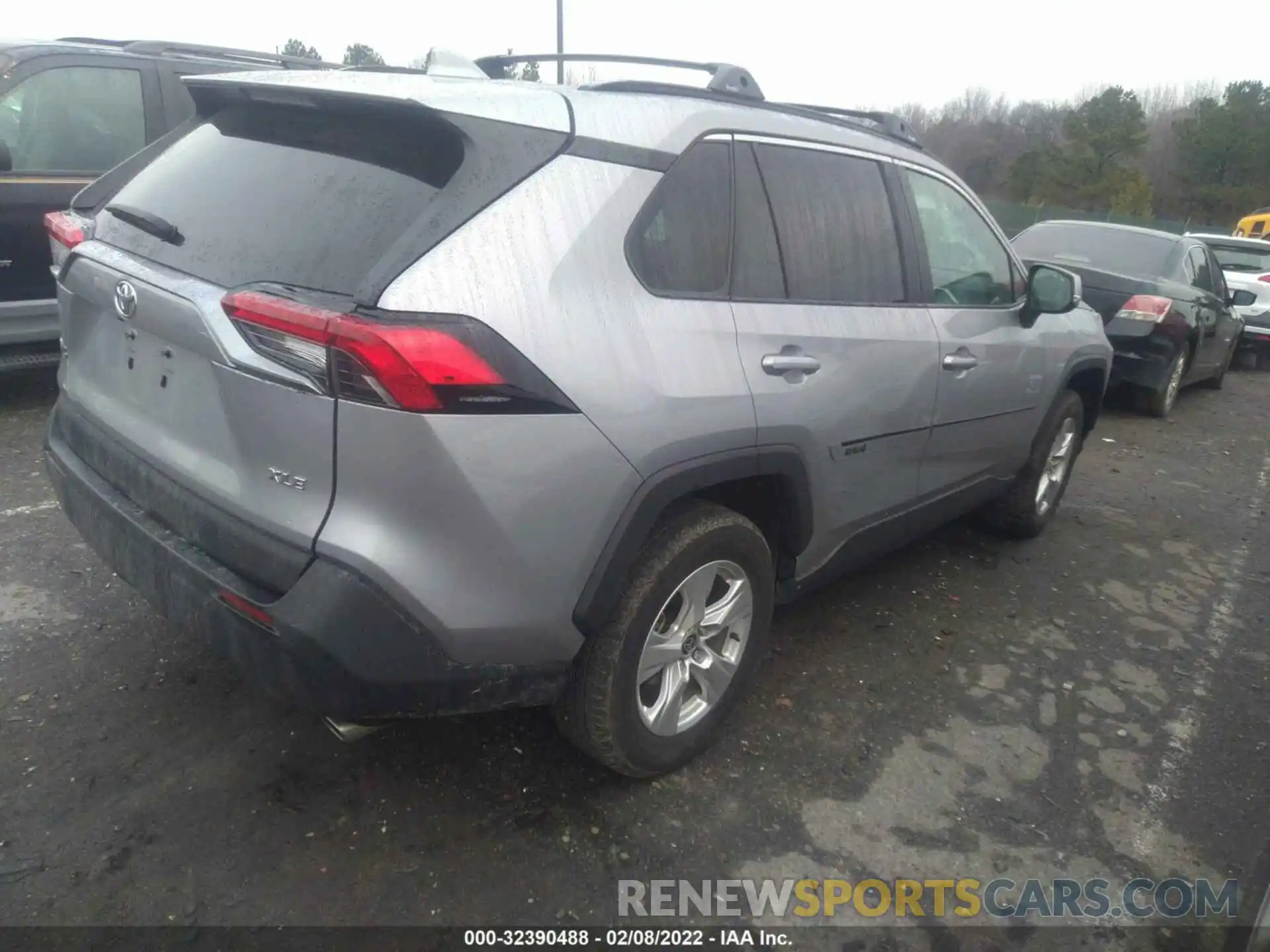 4 Photograph of a damaged car 2T3W1RFV4MC111149 TOYOTA RAV4 2021