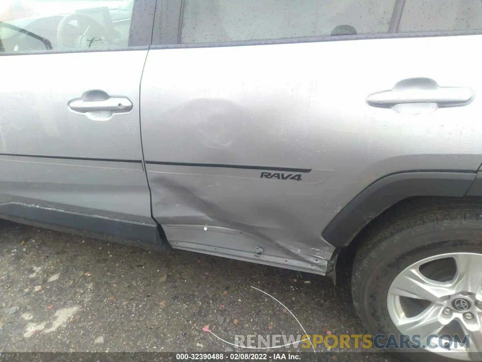 6 Photograph of a damaged car 2T3W1RFV4MC111149 TOYOTA RAV4 2021