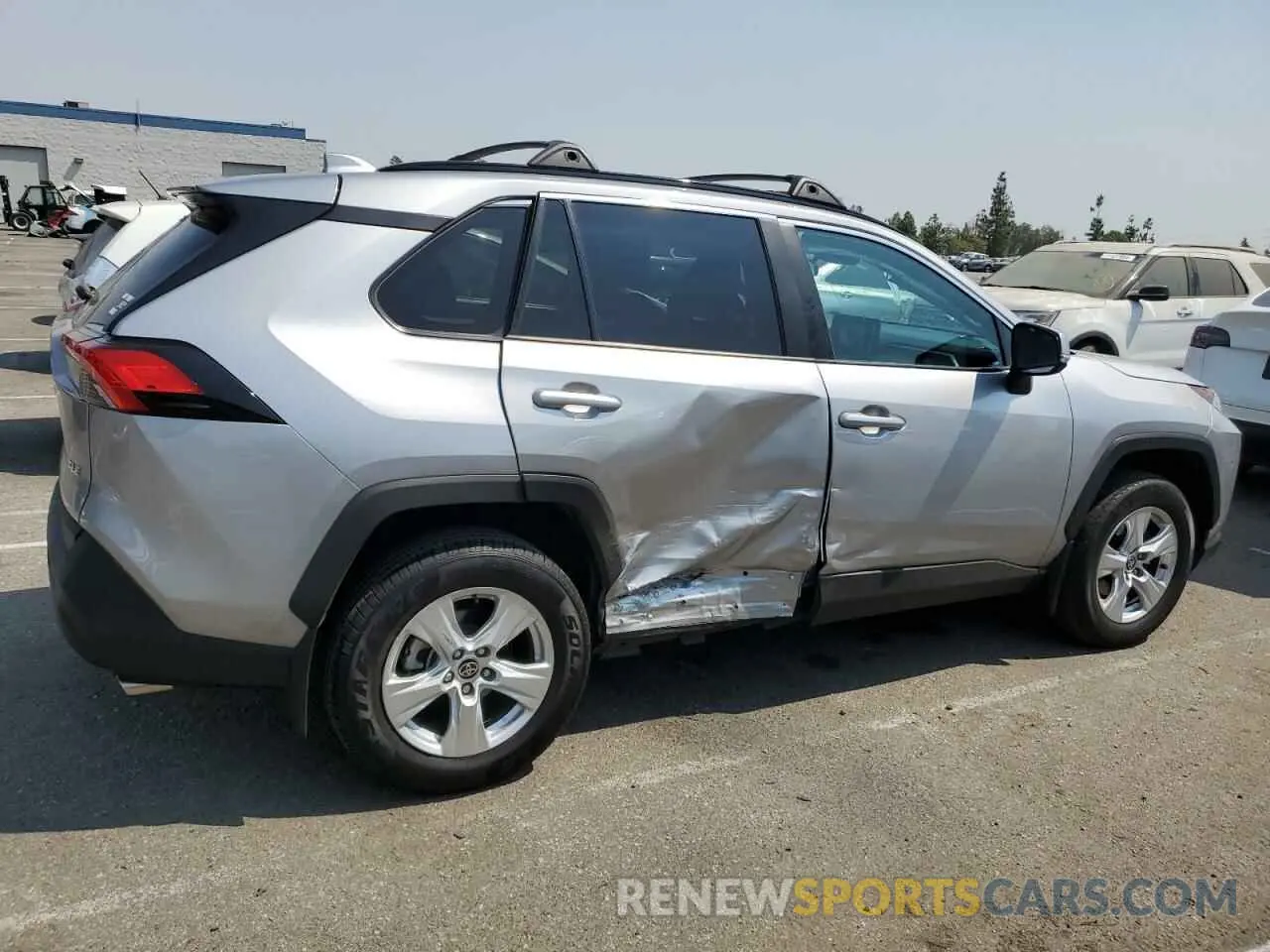 3 Photograph of a damaged car 2T3W1RFV4MC130137 TOYOTA RAV4 2021