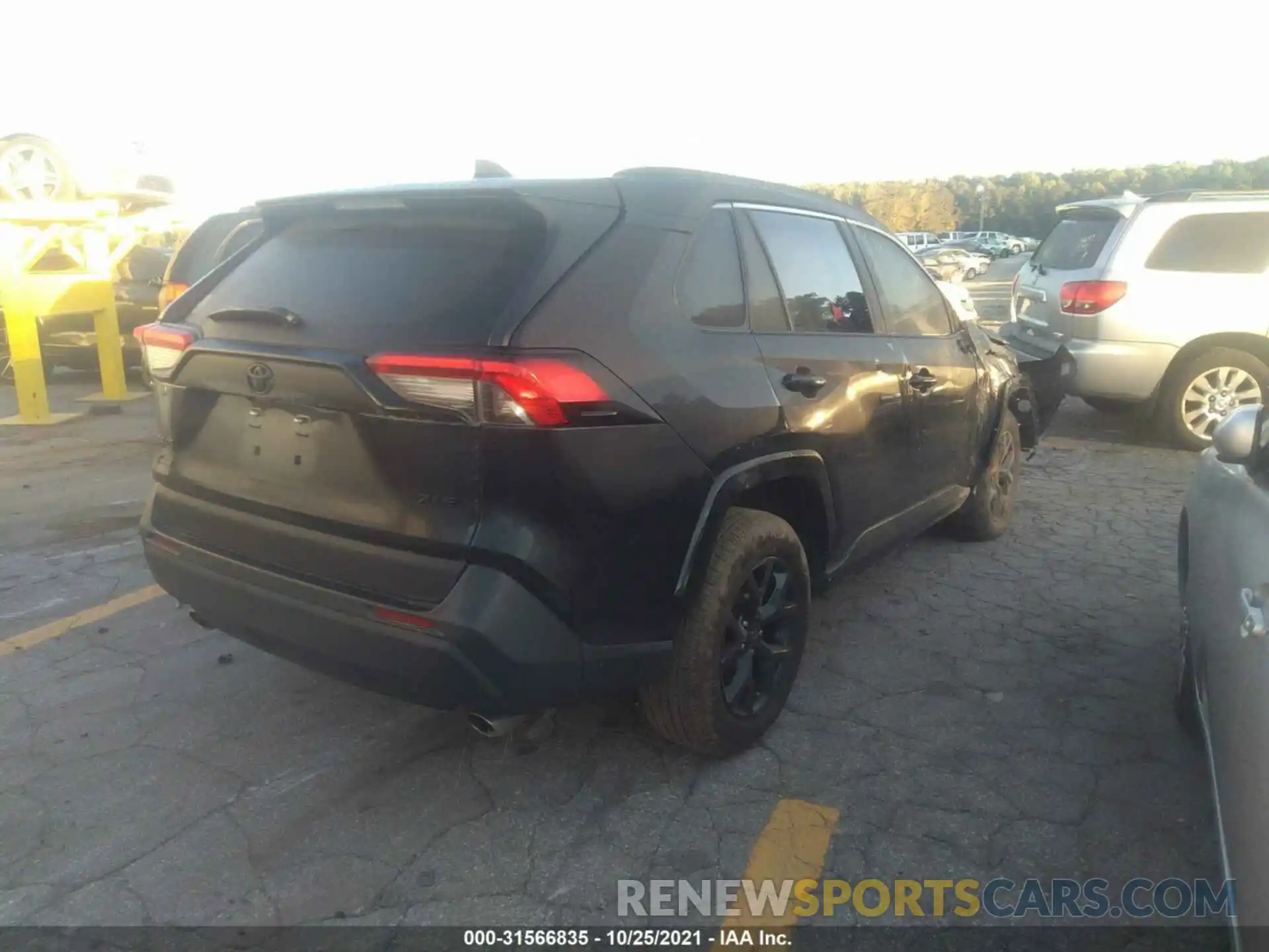 4 Photograph of a damaged car 2T3W1RFV4MC140425 TOYOTA RAV4 2021