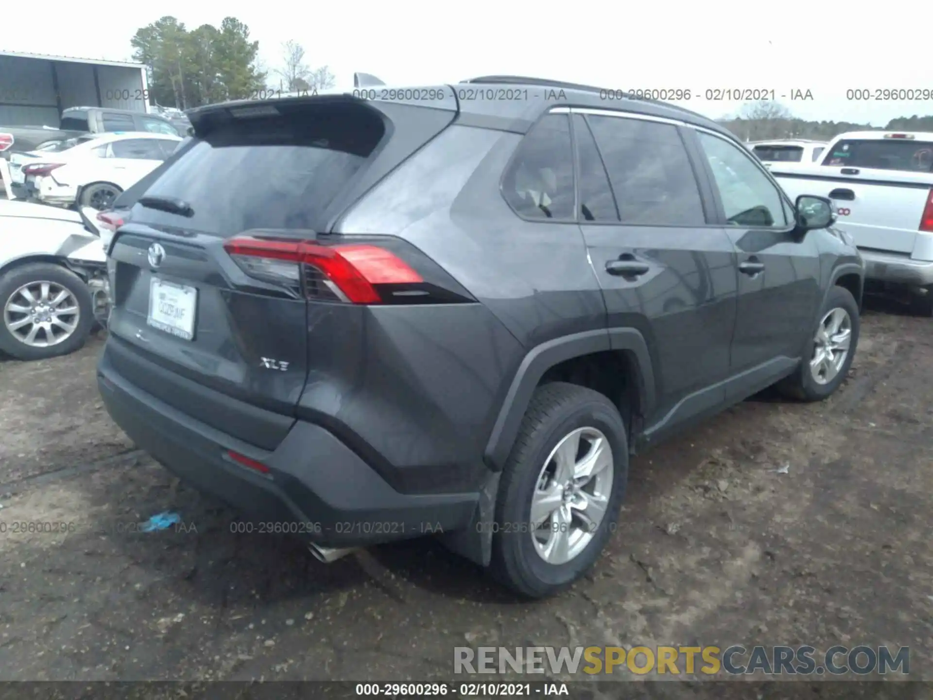 4 Photograph of a damaged car 2T3W1RFV4MW111800 TOYOTA RAV4 2021