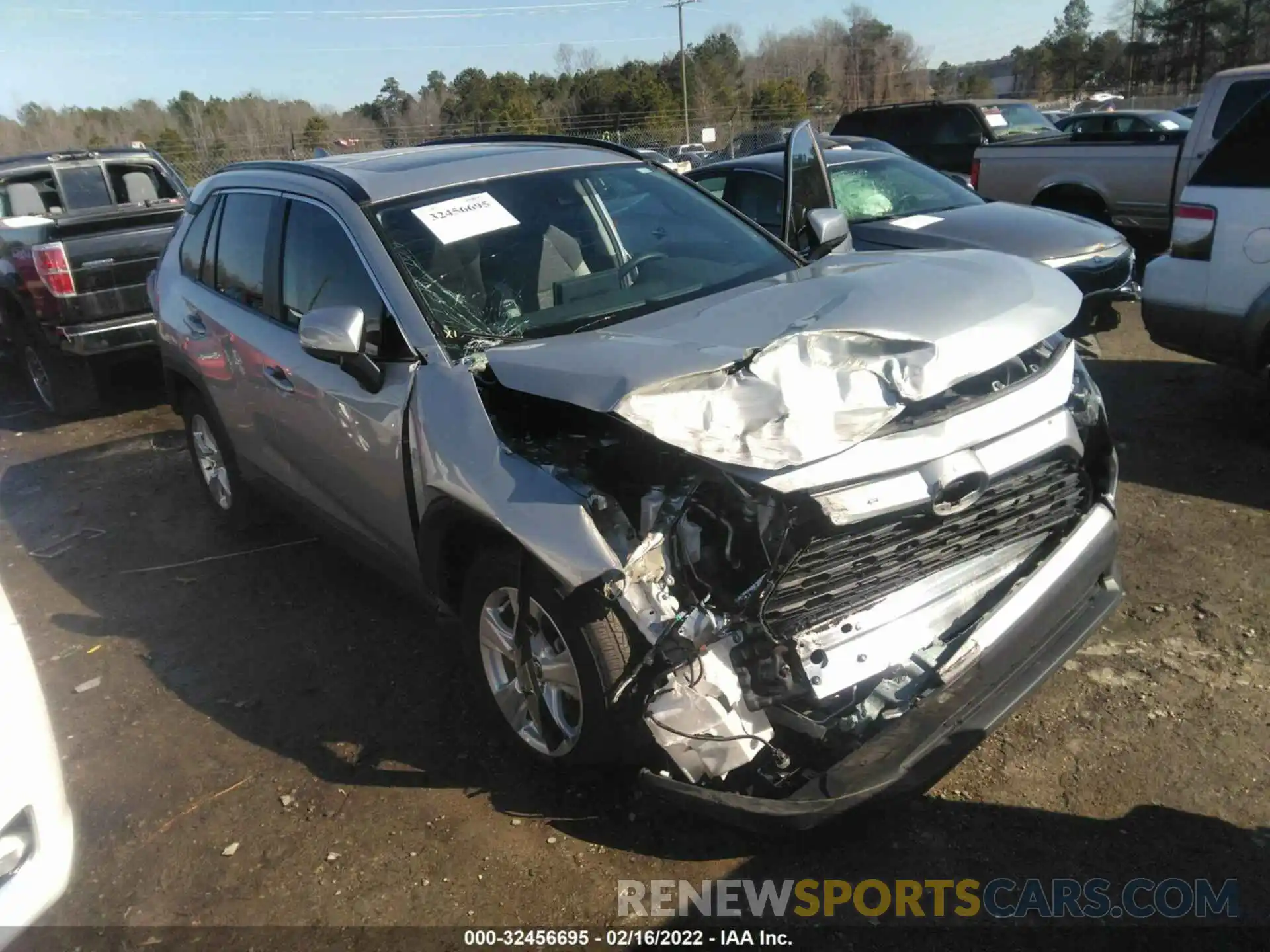 1 Photograph of a damaged car 2T3W1RFV4MW112199 TOYOTA RAV4 2021