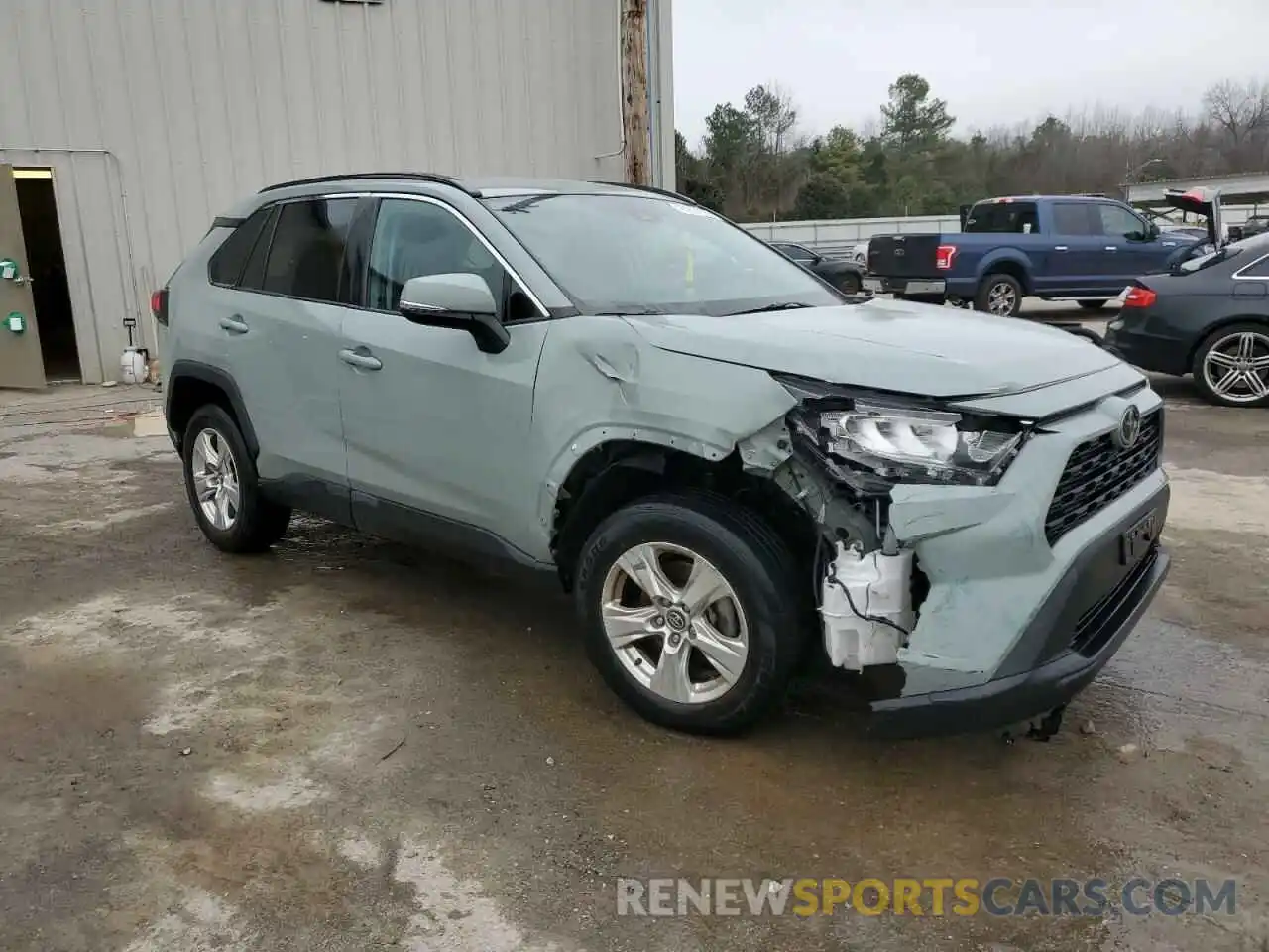 4 Photograph of a damaged car 2T3W1RFV4MW112817 TOYOTA RAV4 2021