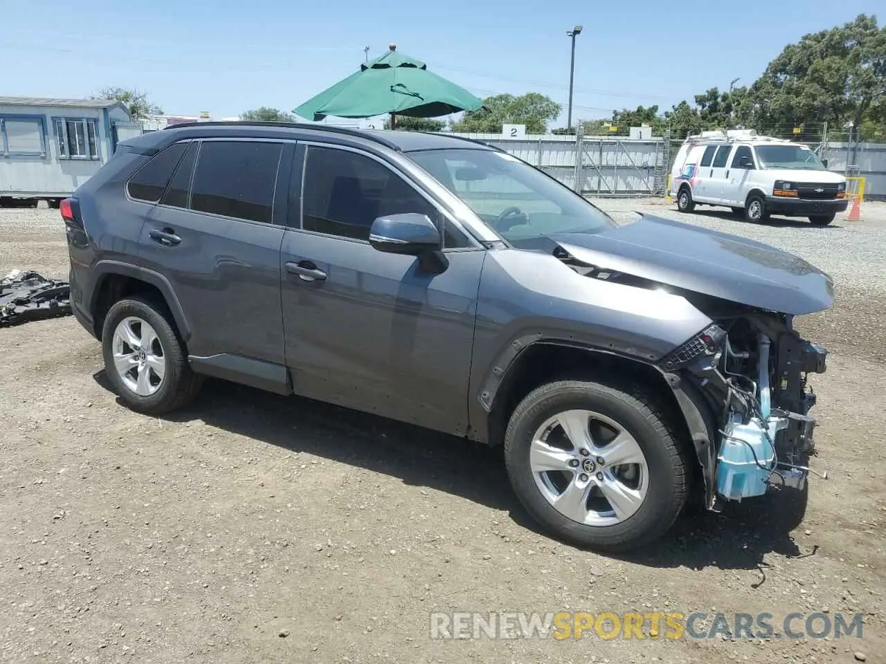 4 Photograph of a damaged car 2T3W1RFV4MW133652 TOYOTA RAV4 2021