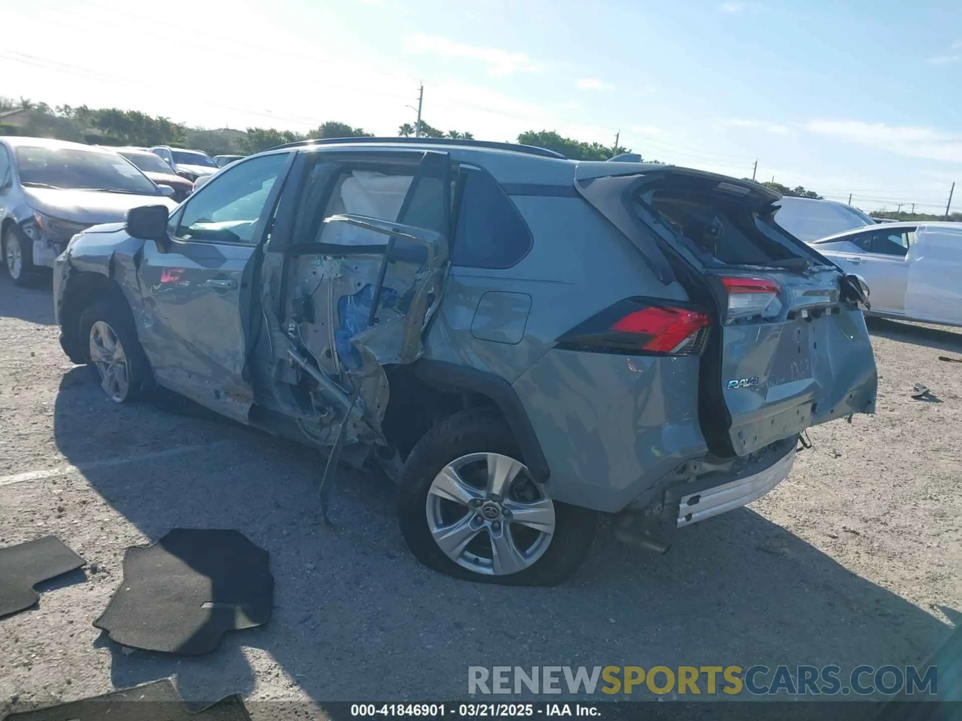 3 Photograph of a damaged car 2T3W1RFV4MW136969 TOYOTA RAV4 2021