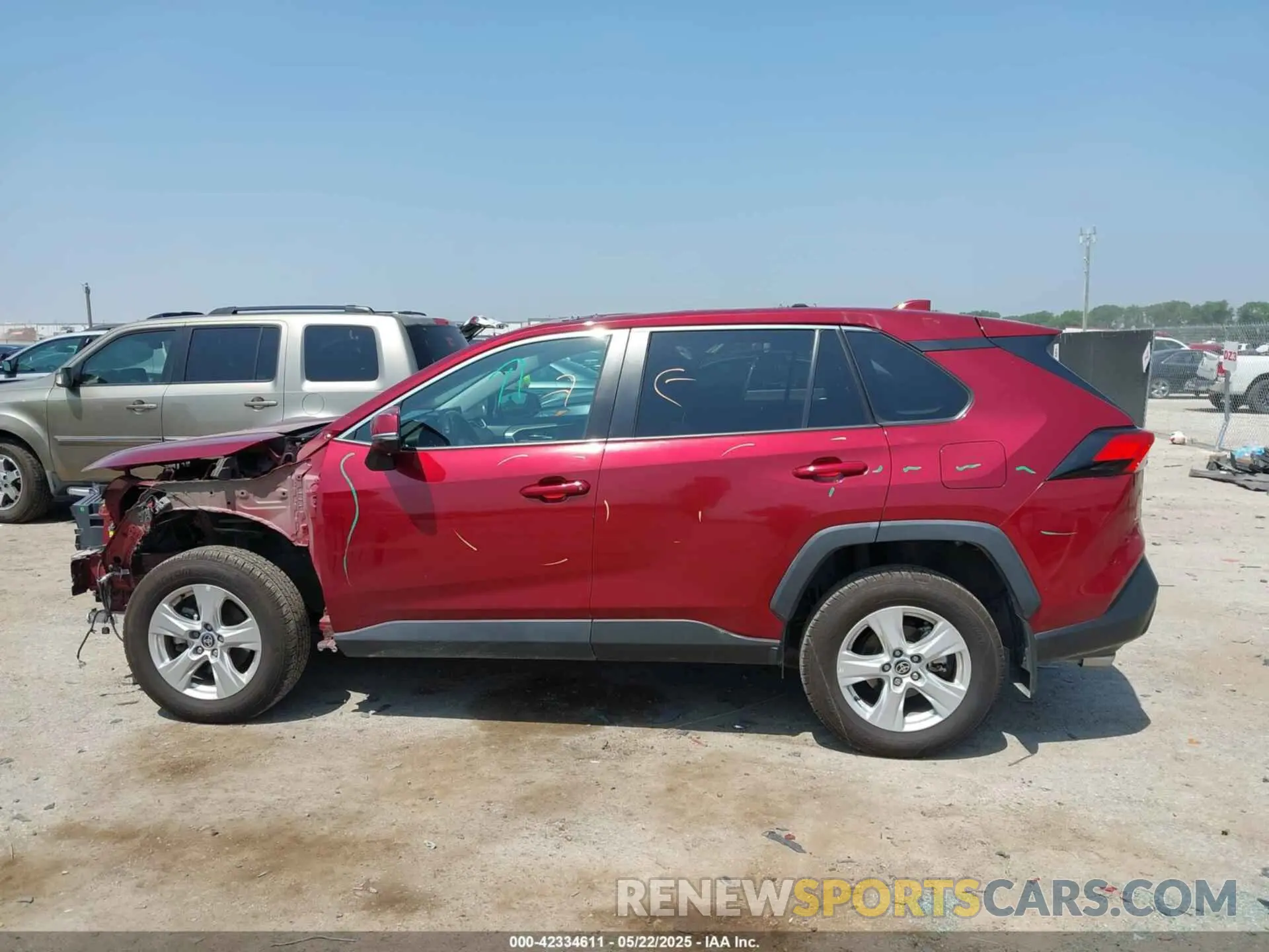 14 Photograph of a damaged car 2T3W1RFV4MW141427 TOYOTA RAV4 2021