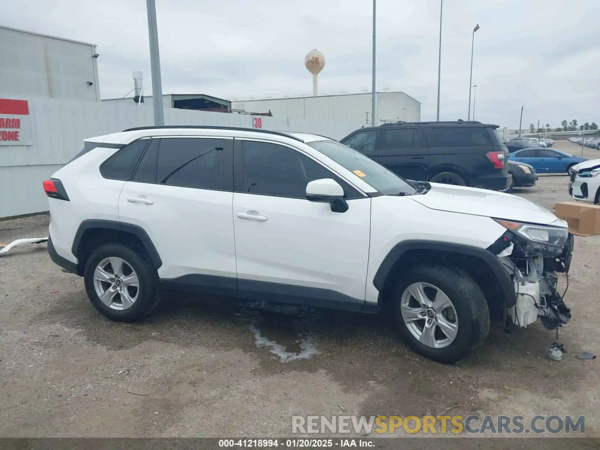 14 Photograph of a damaged car 2T3W1RFV4MW166909 TOYOTA RAV4 2021