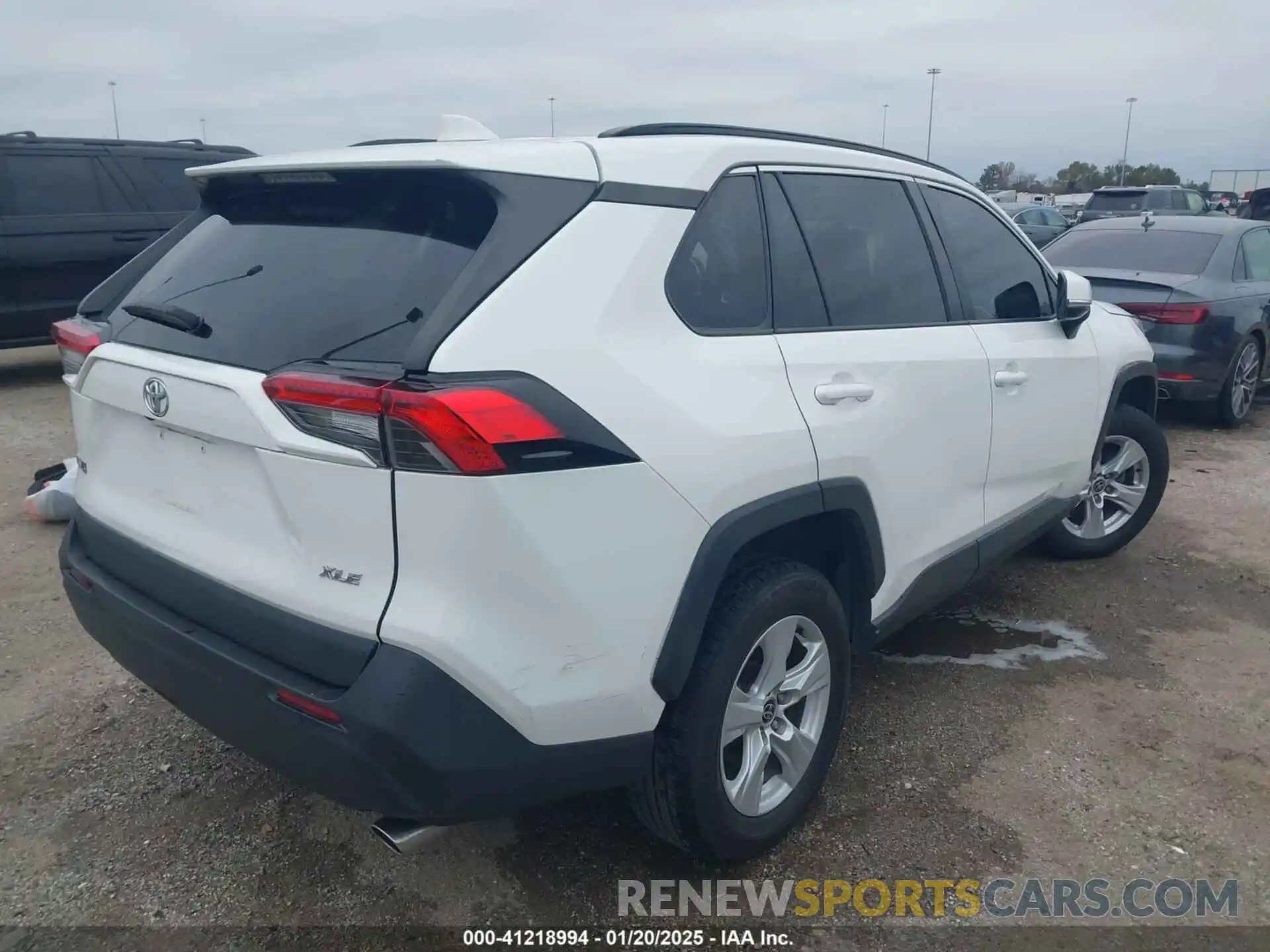 4 Photograph of a damaged car 2T3W1RFV4MW166909 TOYOTA RAV4 2021