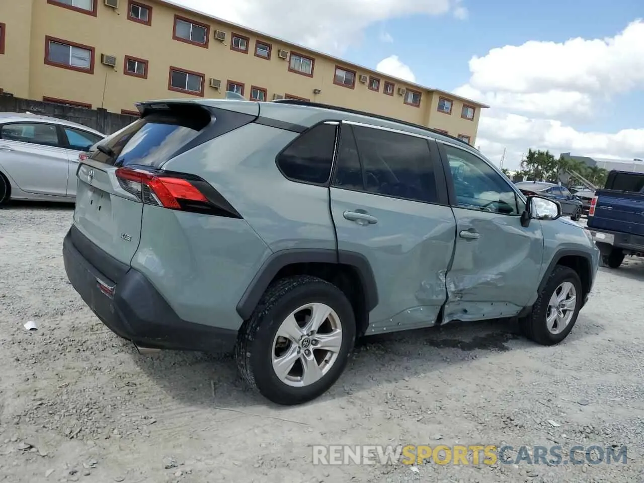3 Photograph of a damaged car 2T3W1RFV4MW172841 TOYOTA RAV4 2021