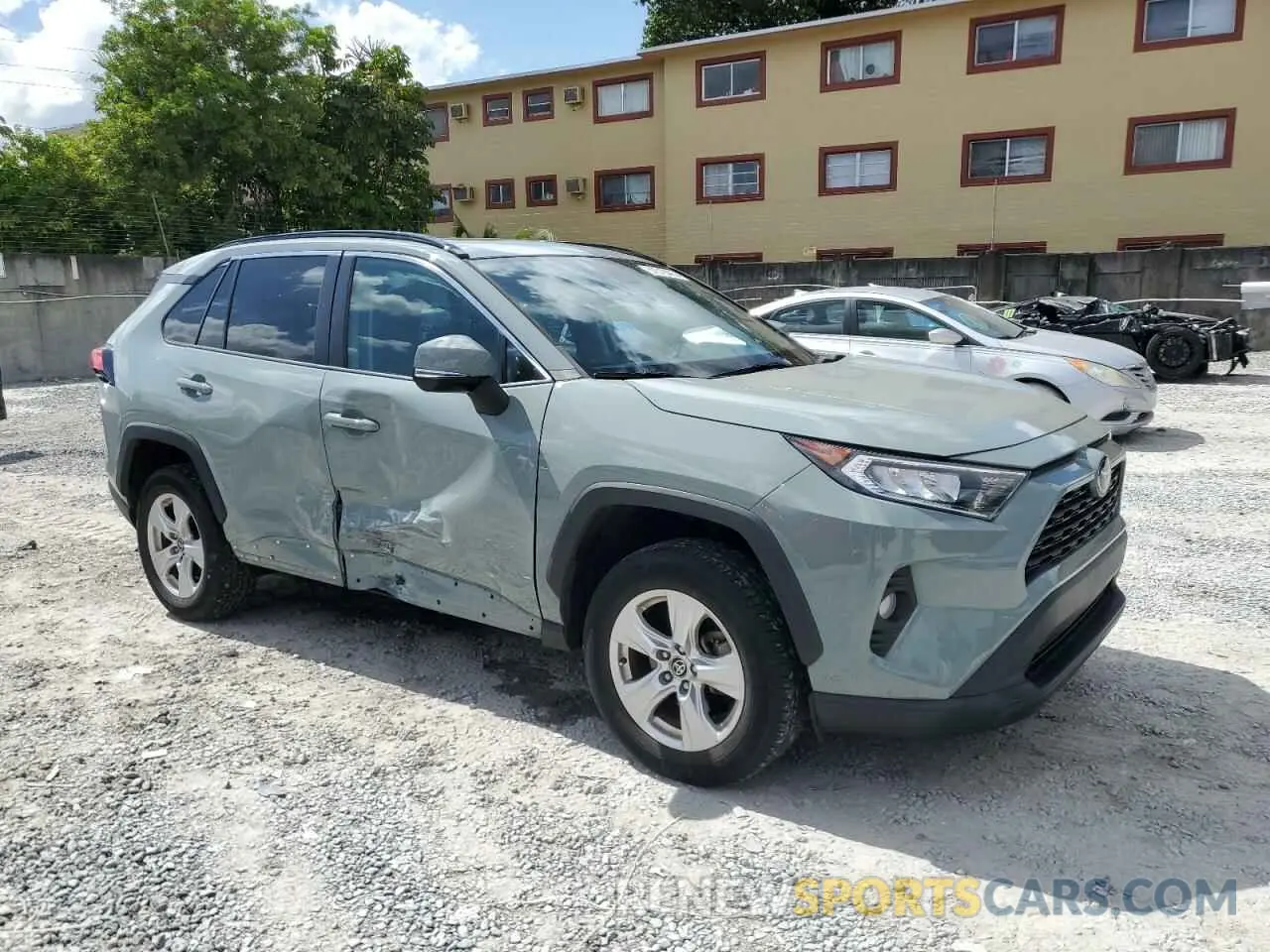 4 Photograph of a damaged car 2T3W1RFV4MW172841 TOYOTA RAV4 2021