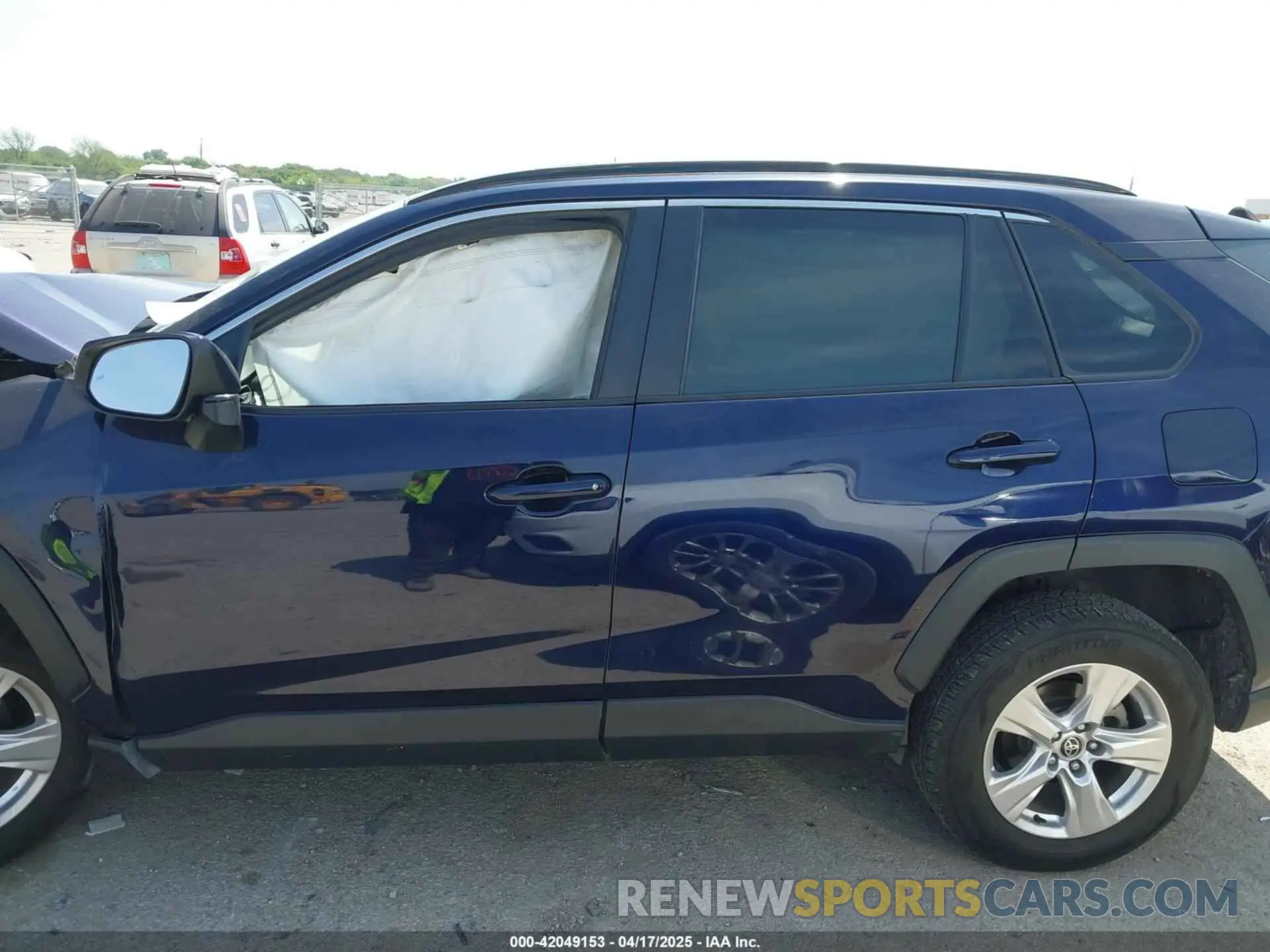 13 Photograph of a damaged car 2T3W1RFV4MW183306 TOYOTA RAV4 2021