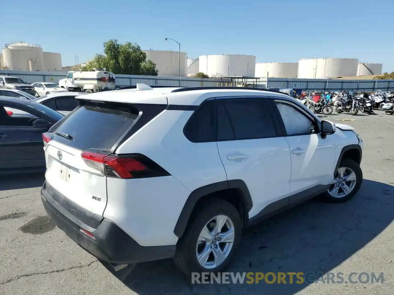 4 Photograph of a damaged car 2T3W1RFV5MC099335 TOYOTA RAV4 2021