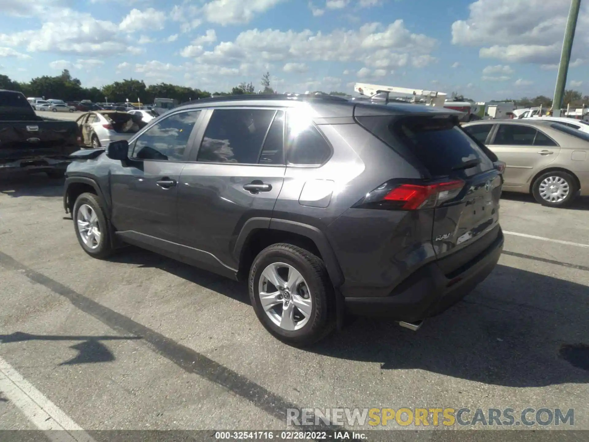 3 Photograph of a damaged car 2T3W1RFV5MC108289 TOYOTA RAV4 2021