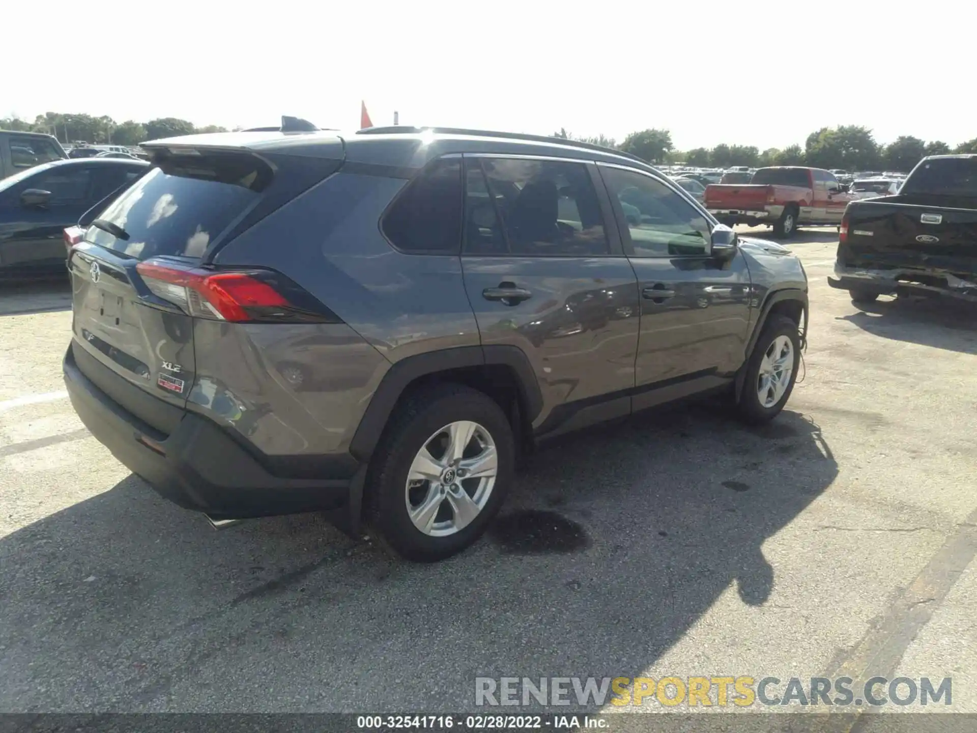 4 Photograph of a damaged car 2T3W1RFV5MC108289 TOYOTA RAV4 2021