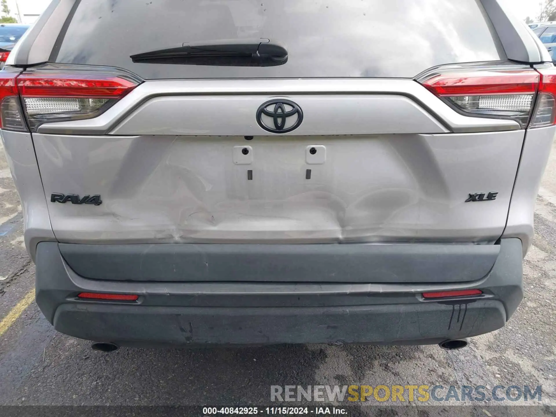 17 Photograph of a damaged car 2T3W1RFV5MC121592 TOYOTA RAV4 2021