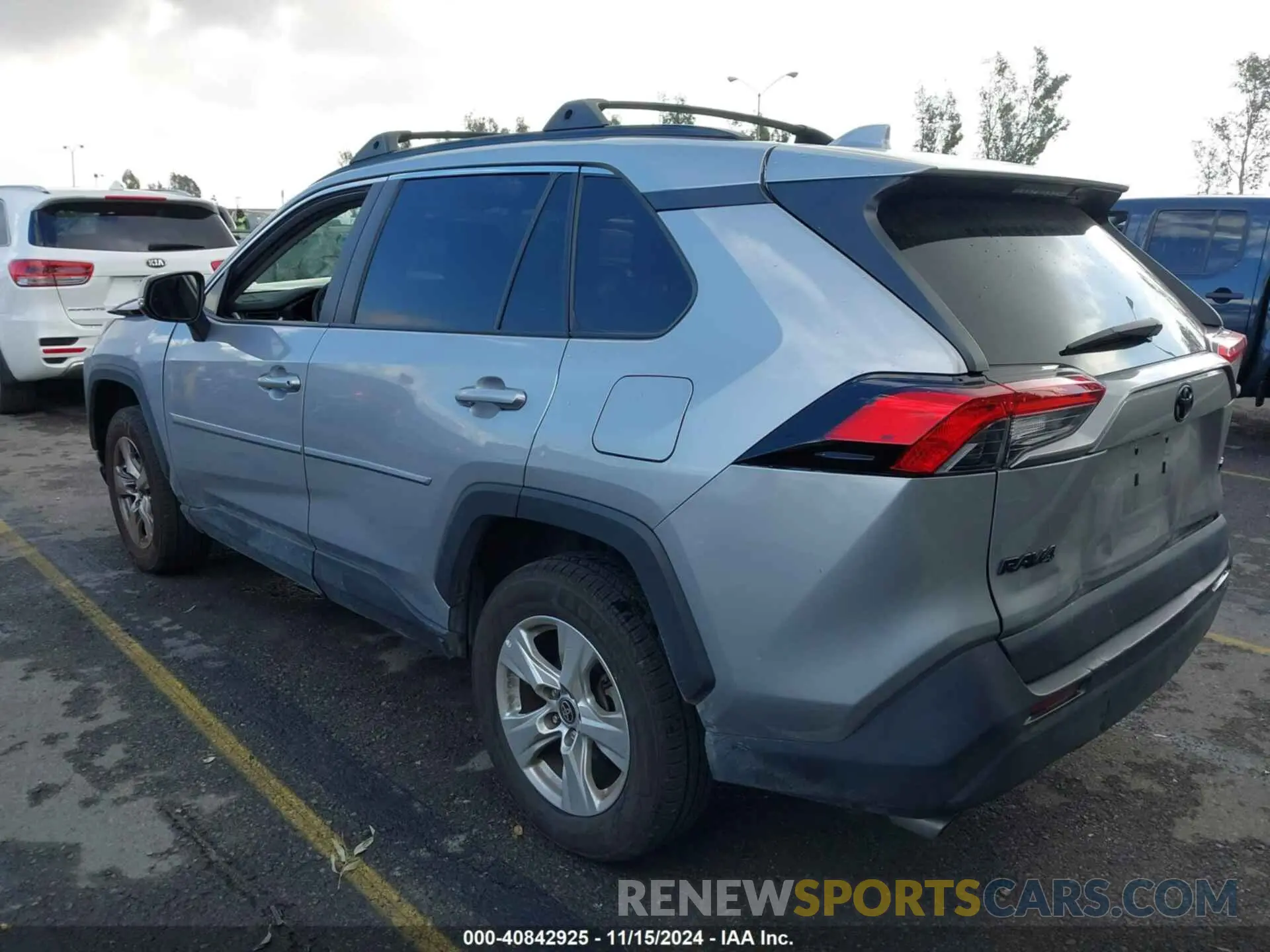 3 Photograph of a damaged car 2T3W1RFV5MC121592 TOYOTA RAV4 2021
