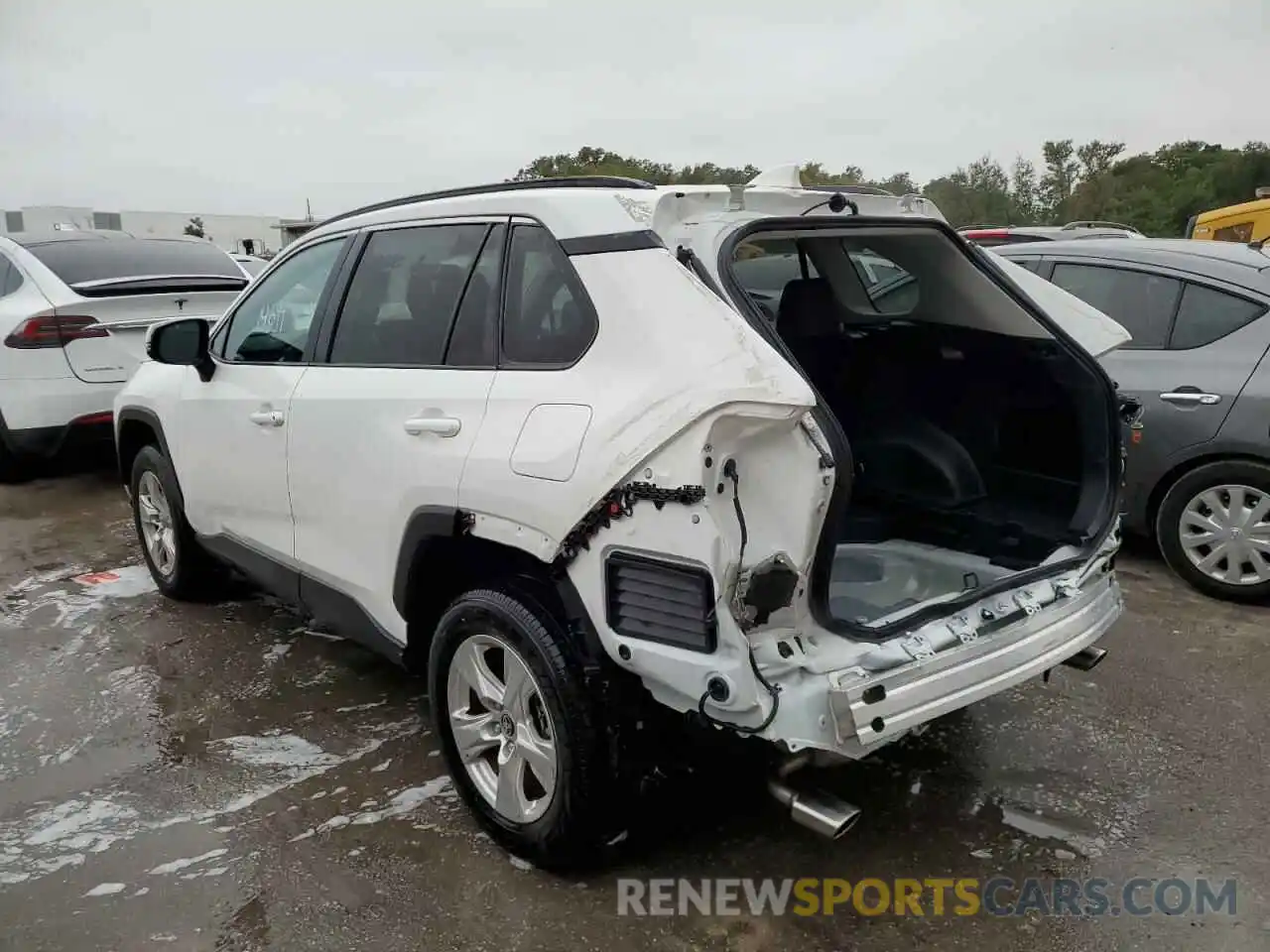 3 Photograph of a damaged car 2T3W1RFV5MC136870 TOYOTA RAV4 2021