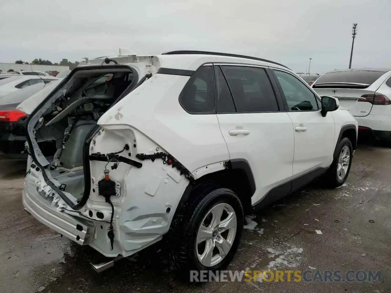 4 Photograph of a damaged car 2T3W1RFV5MC136870 TOYOTA RAV4 2021