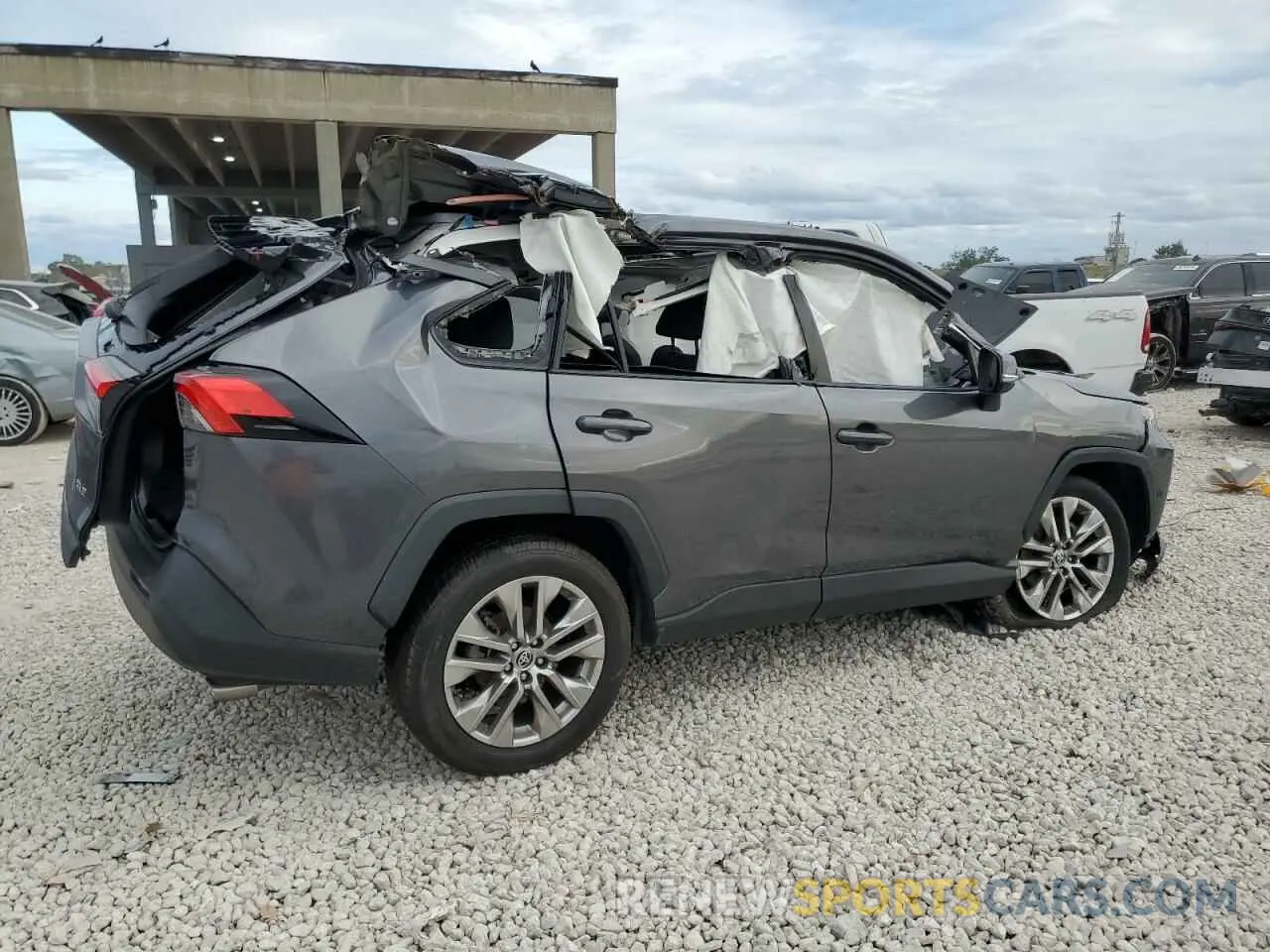 3 Photograph of a damaged car 2T3W1RFV5MC138540 TOYOTA RAV4 2021