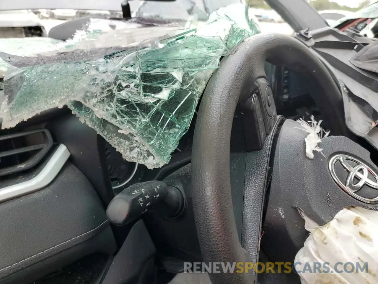 9 Photograph of a damaged car 2T3W1RFV5MC138540 TOYOTA RAV4 2021