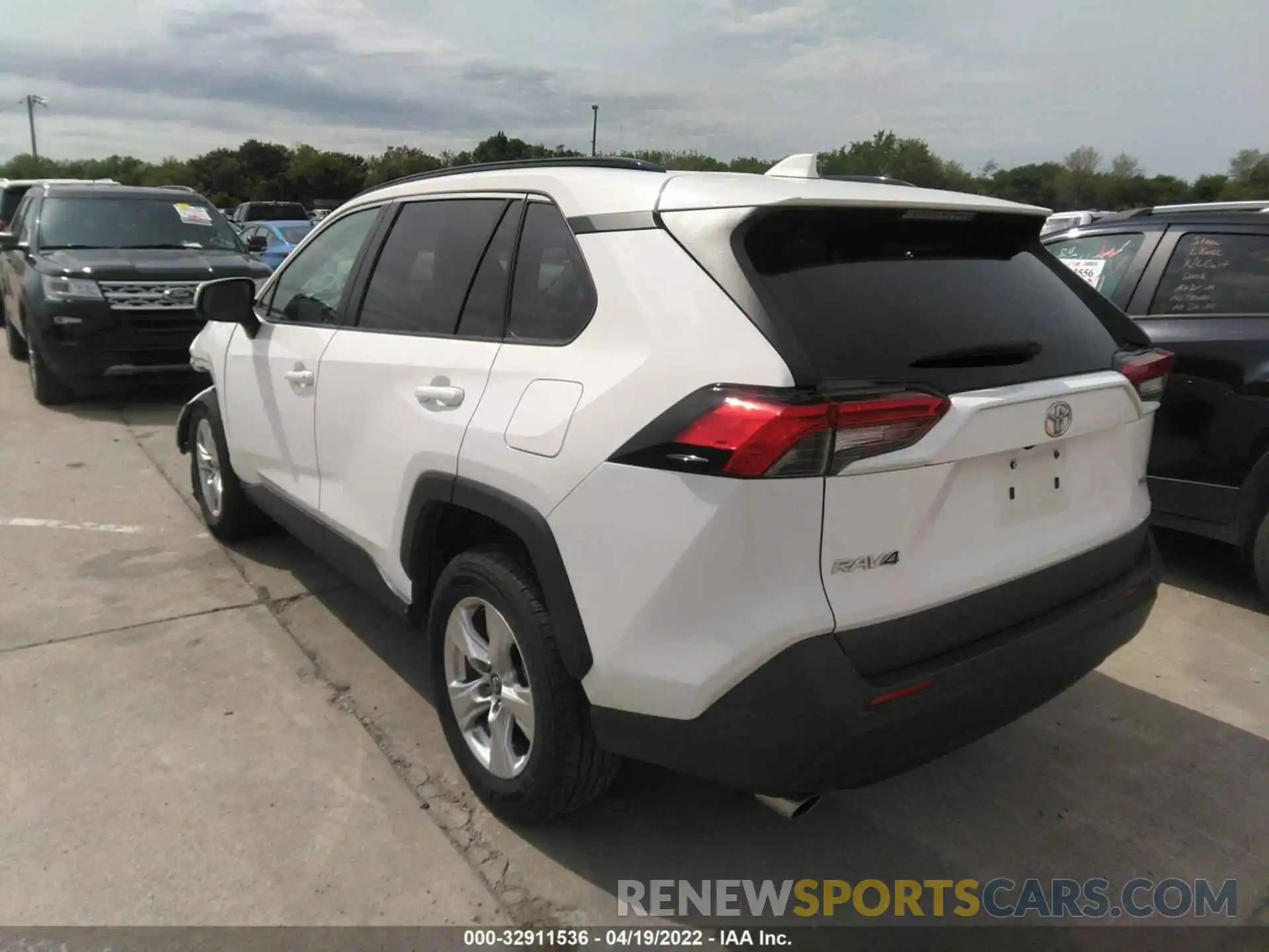 3 Photograph of a damaged car 2T3W1RFV5MW112907 TOYOTA RAV4 2021