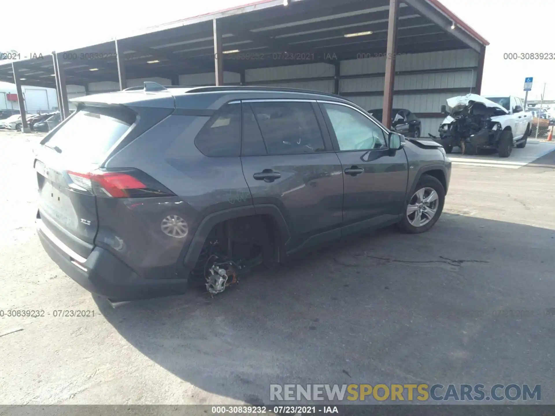 4 Photograph of a damaged car 2T3W1RFV5MW133806 TOYOTA RAV4 2021