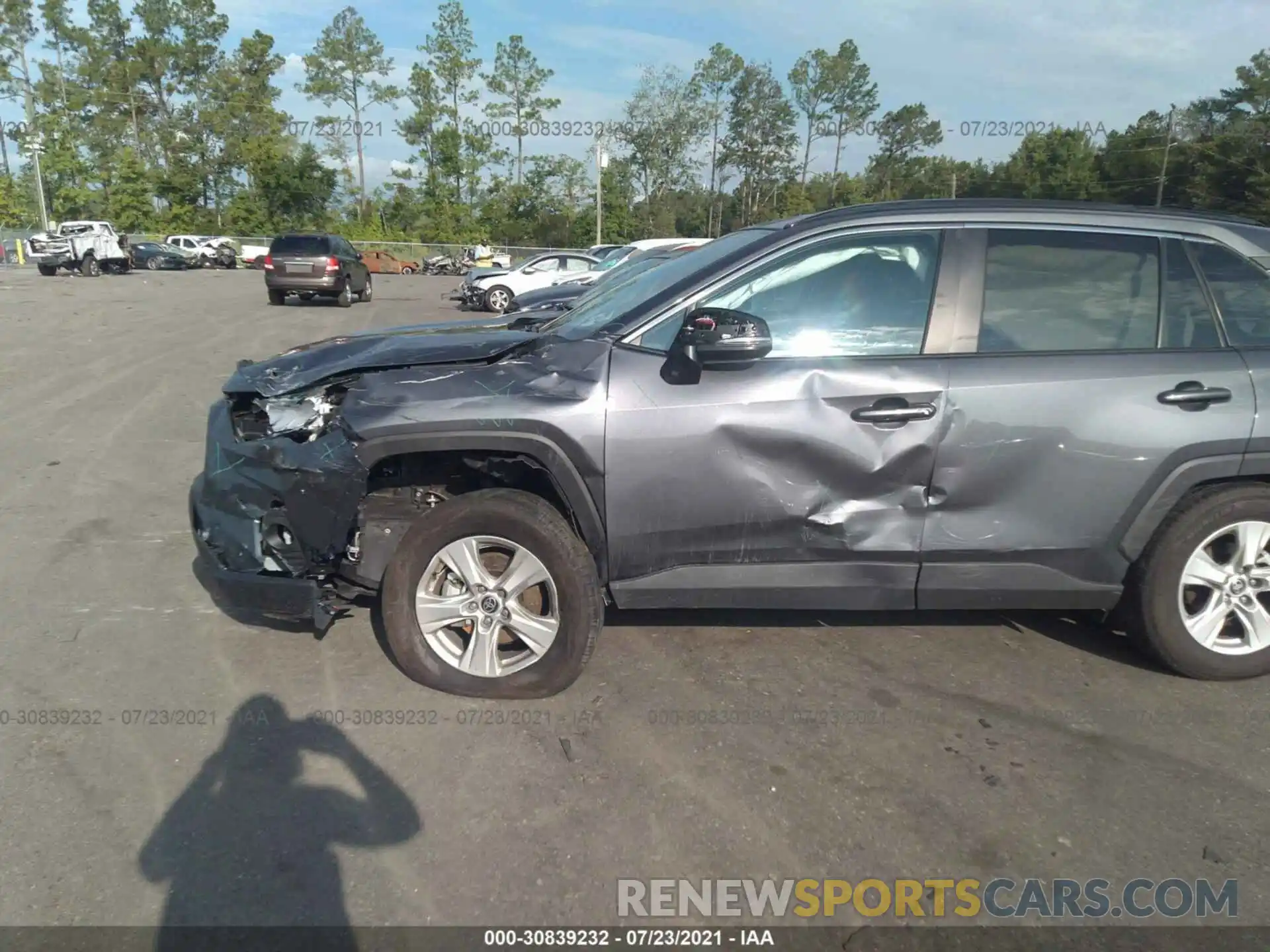 6 Photograph of a damaged car 2T3W1RFV5MW133806 TOYOTA RAV4 2021