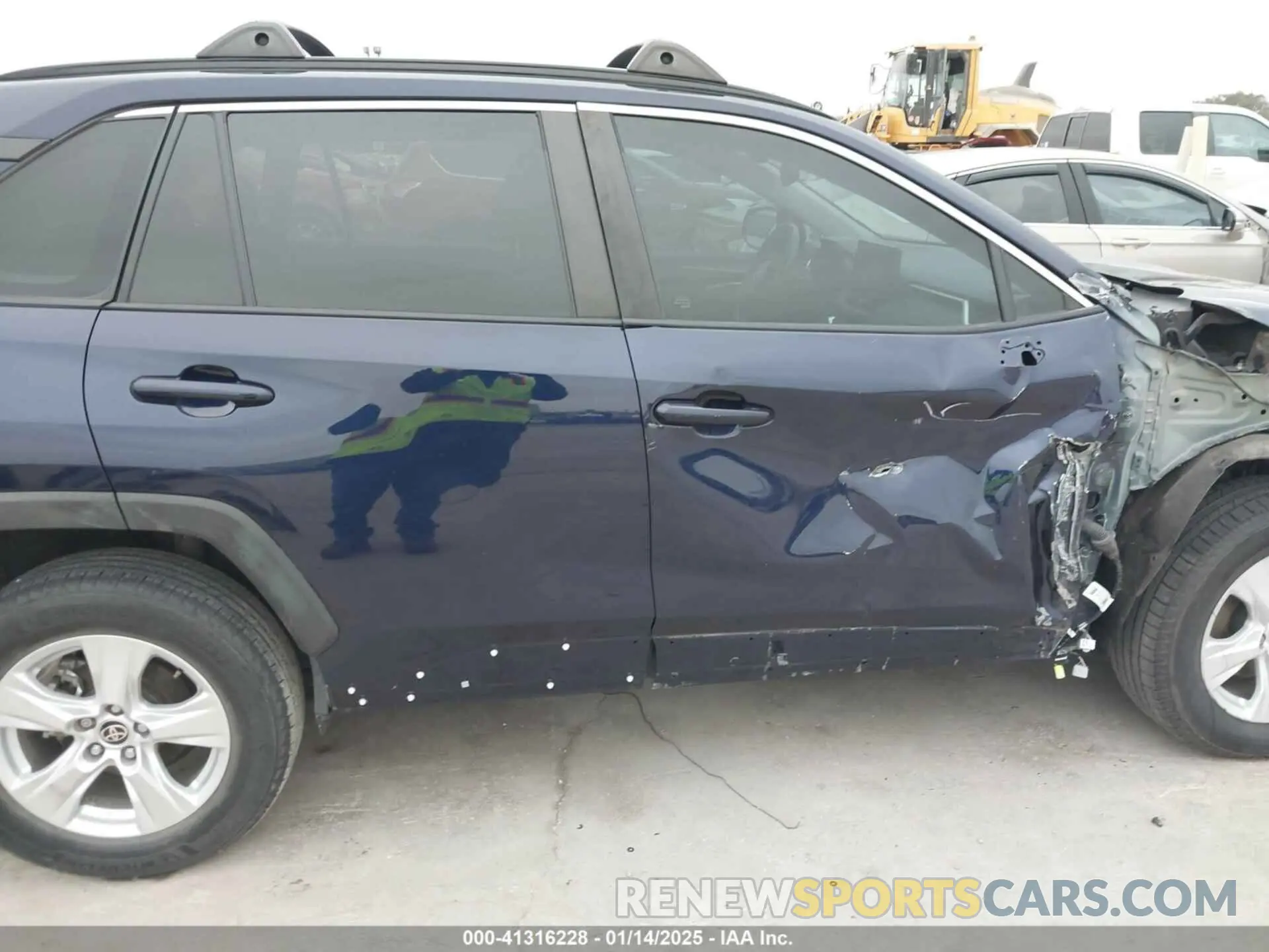 14 Photograph of a damaged car 2T3W1RFV5MW141839 TOYOTA RAV4 2021